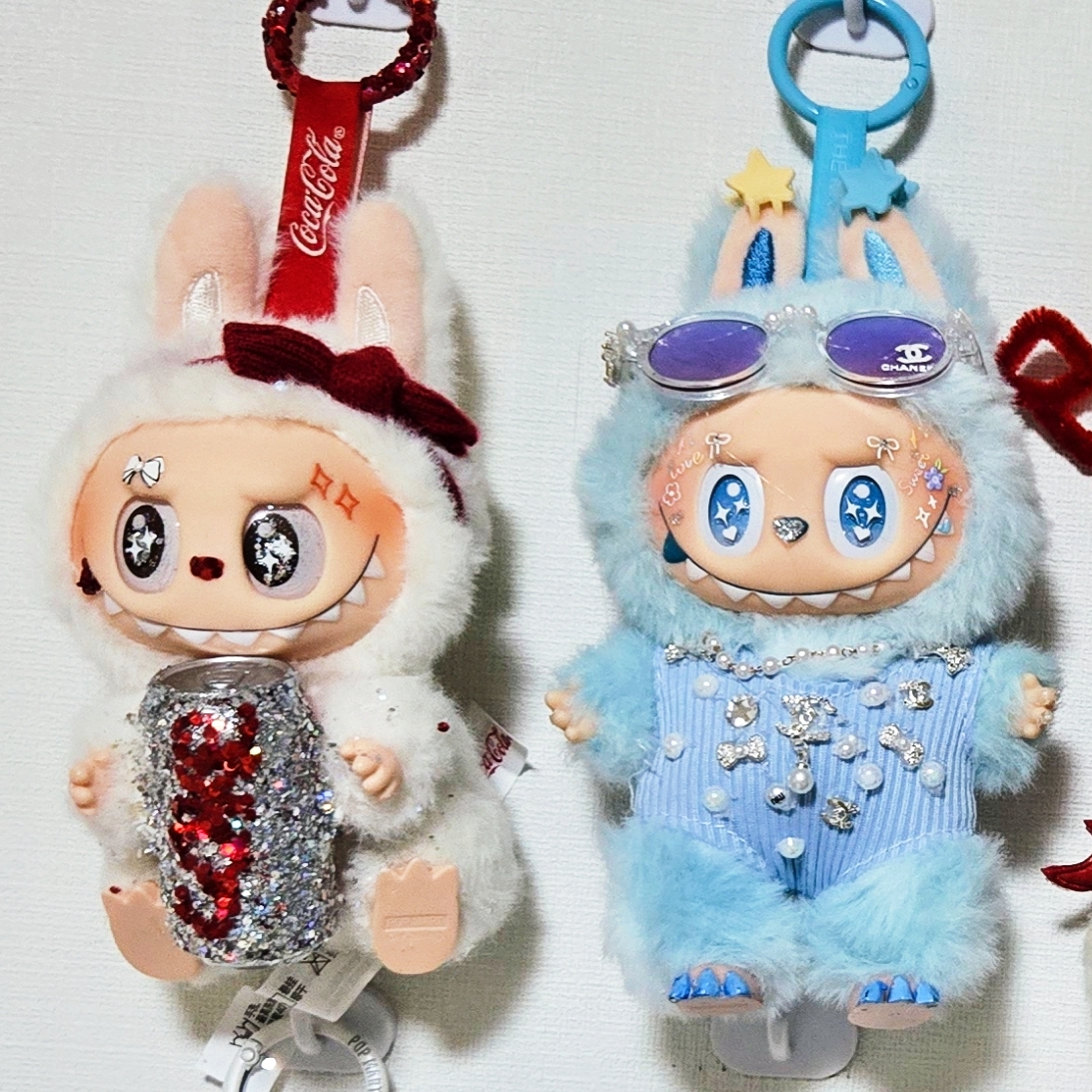 Pop Mart Labubu The Monsters Highlight Series Sealed Case (1 Blind Box), Pop Mart Labubu Coca Cola Series Happy Factor Keyring (Opened Case) 착용 스타일