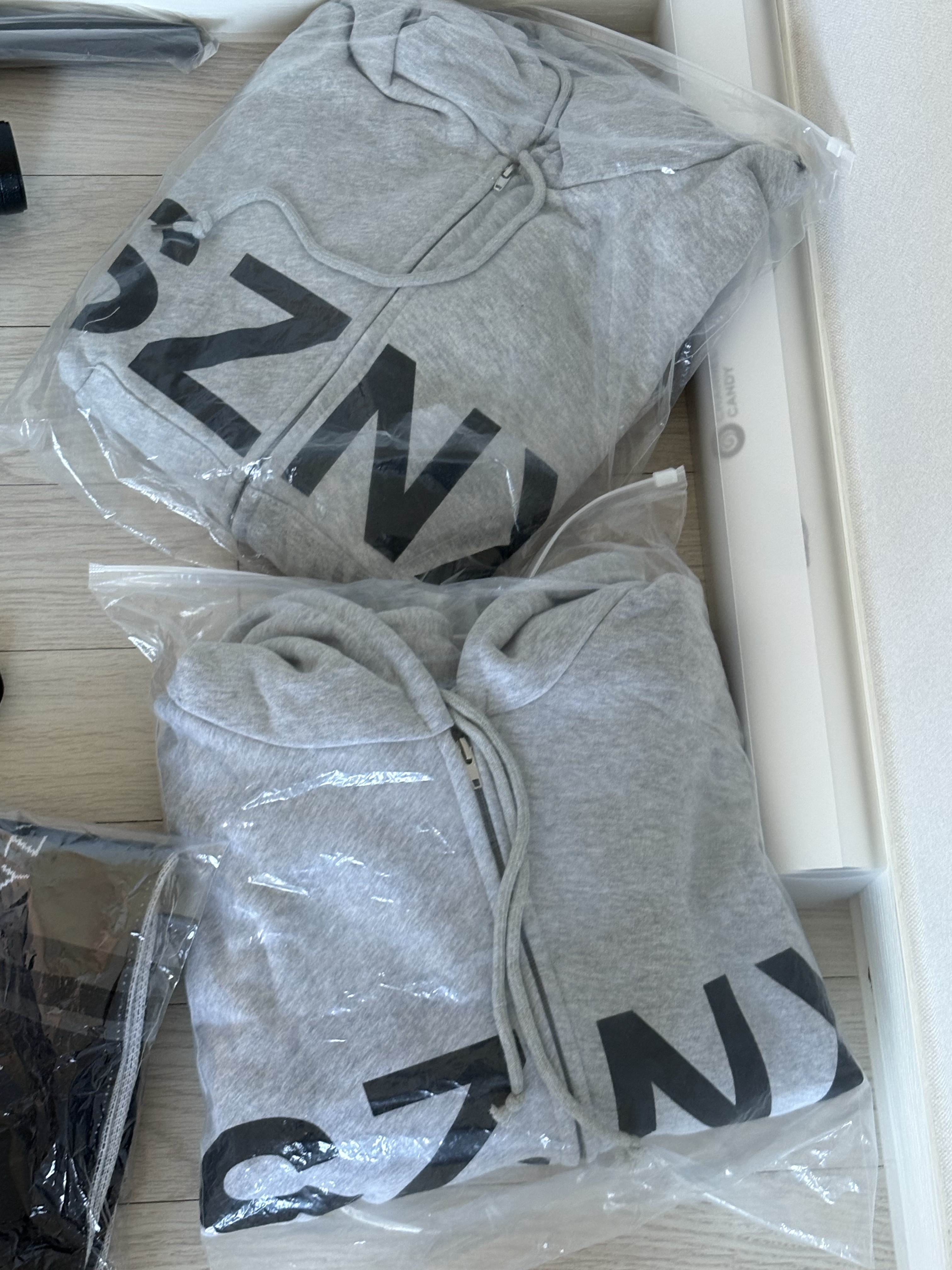 Yeezy HD-10 Grey - Korea Limited 착용 스타일