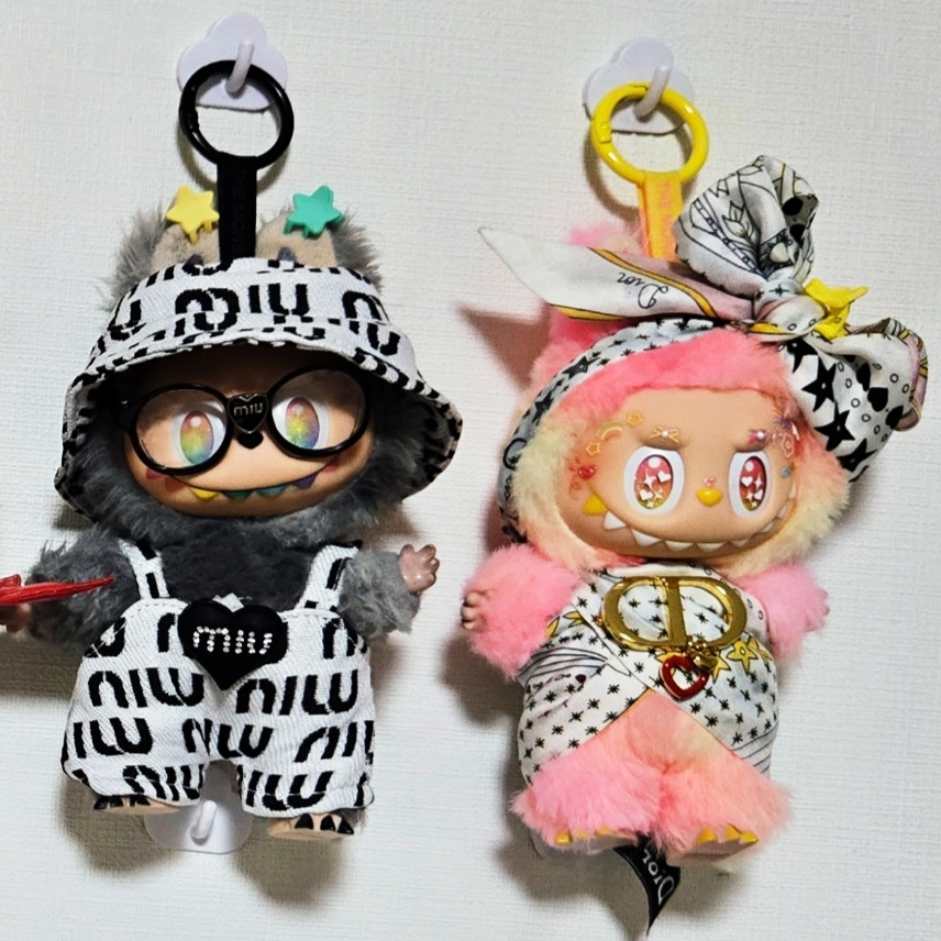 Pop Mart Labubu The Monsters Highlight Series ID Keyring (Opened Case), Pop Mart Labubu The Monsters Highlight Series Loyalty Keyring (Opened Case) 착용 스타일