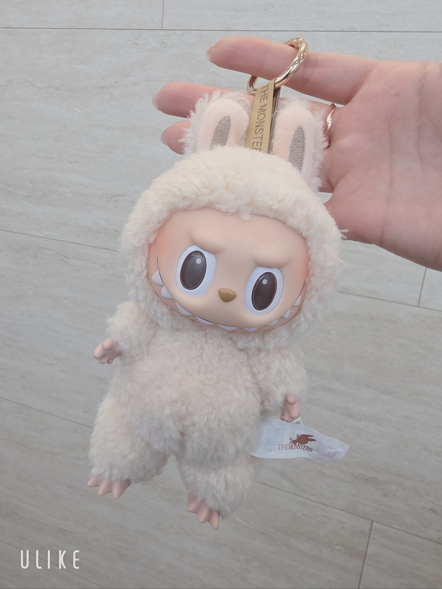 Pop Mart Labubu The Monsters Labubu Tasty Macarons Series Soymilk Keyring 착용 스타일 - 5