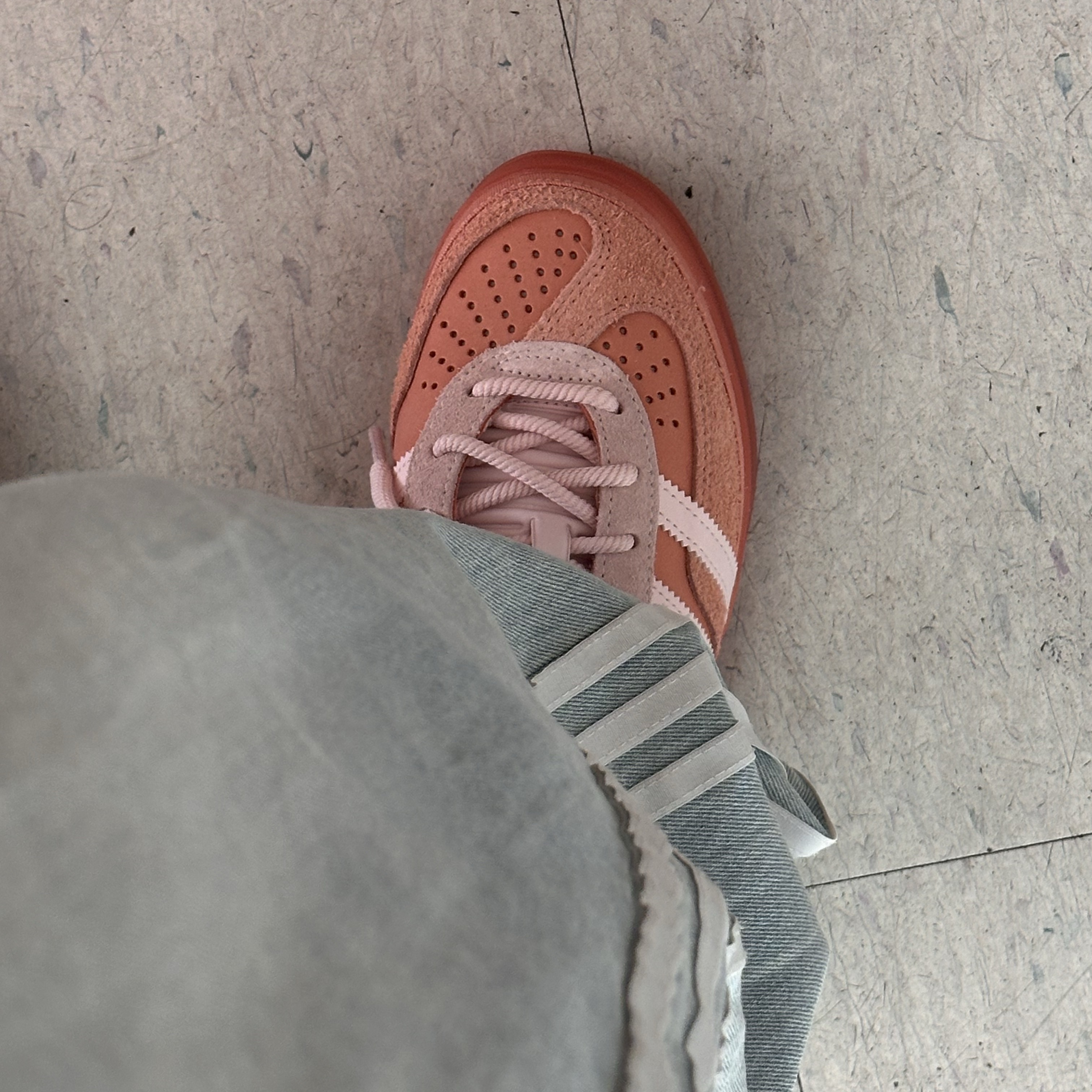 Adidas x Bad Bunny Gazelle Indoor Wonder Clay Wonder Quartz 착용 스타일