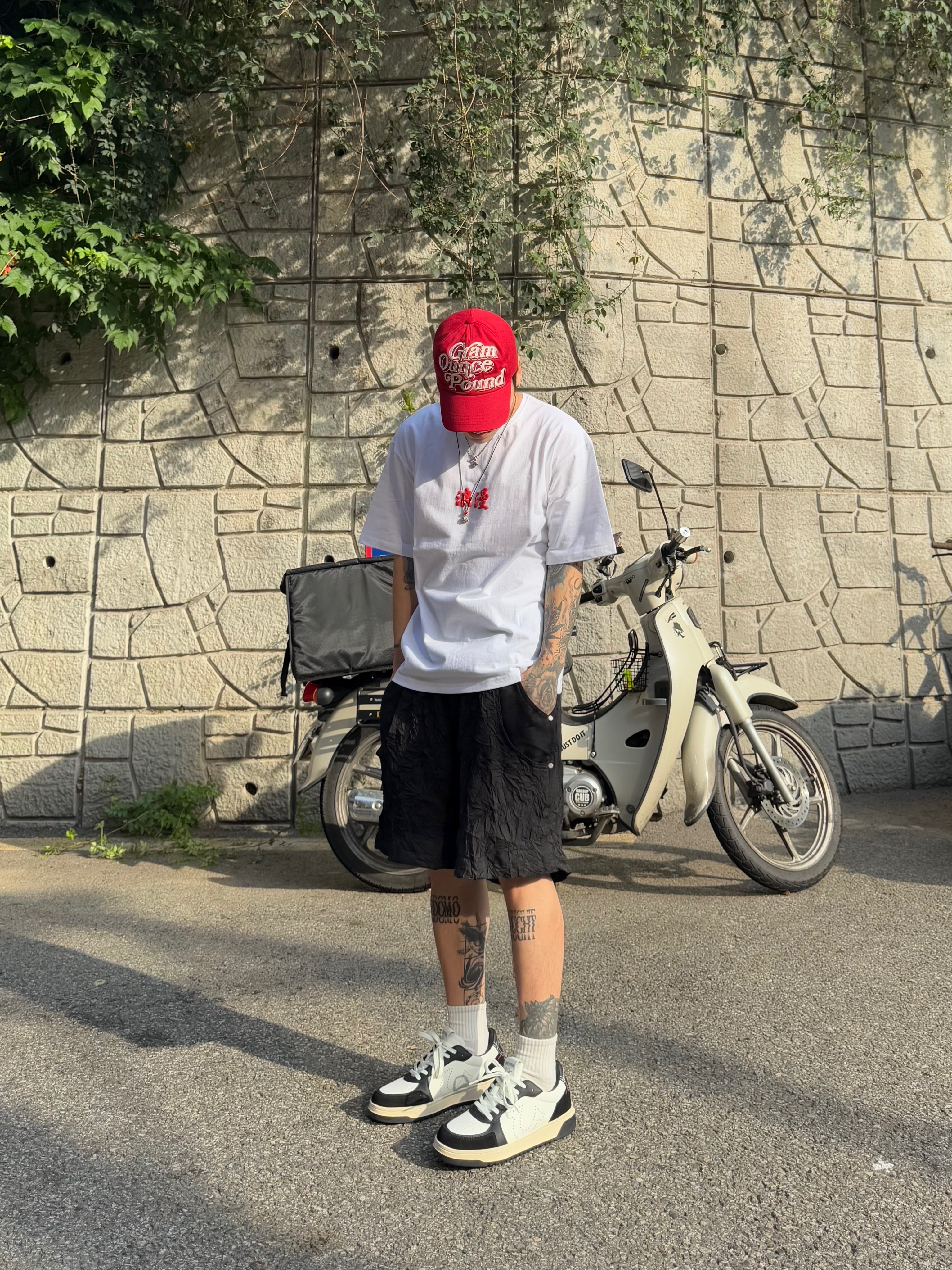 Wapworks Crease Baggy Shorts 착용 스타일 - 3