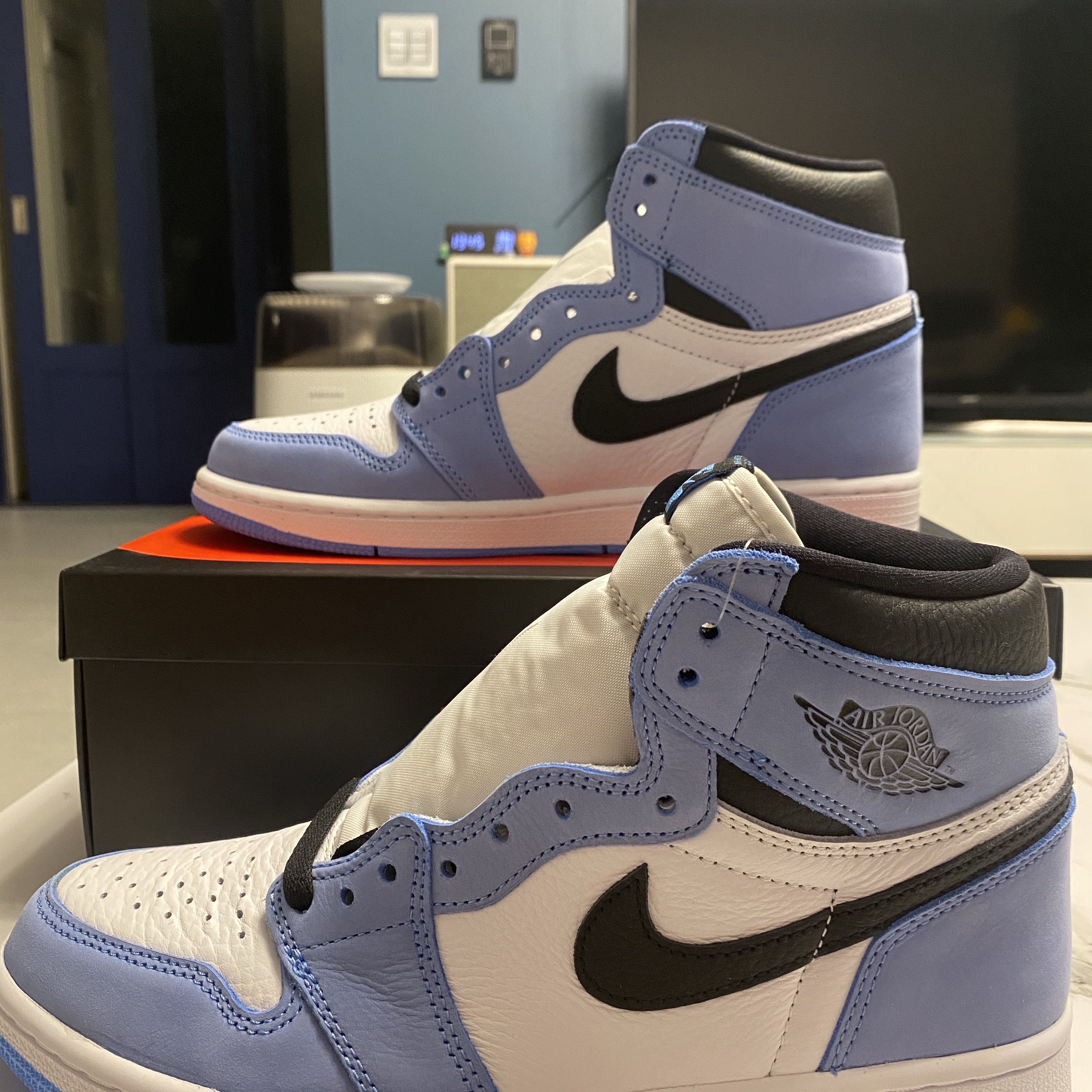 Jordan 1 Retro High OG University Blue 착용 스타일 - 2