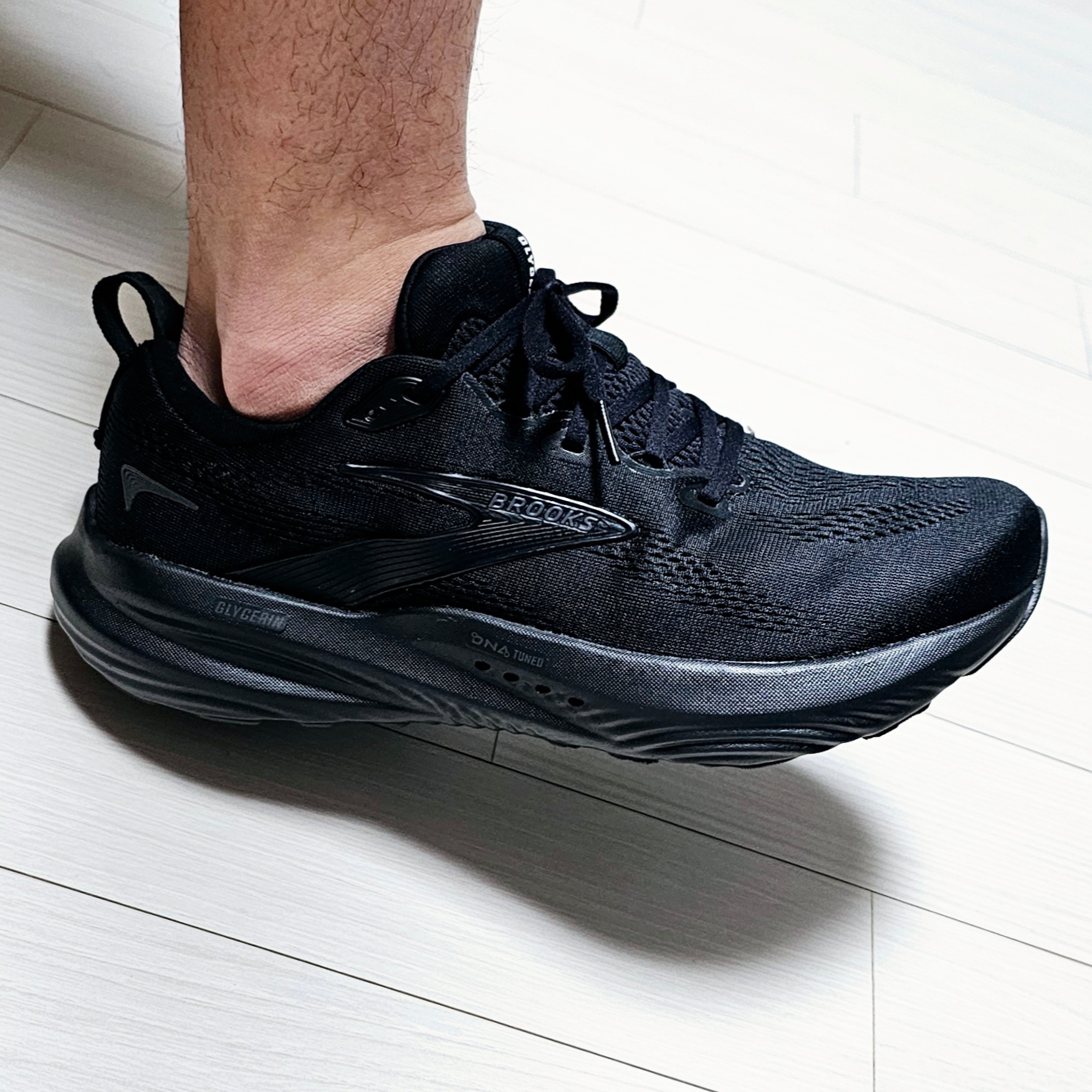 Brooks Running Glycerin 22 Black Ebony - 2E Wide 착용 스타일