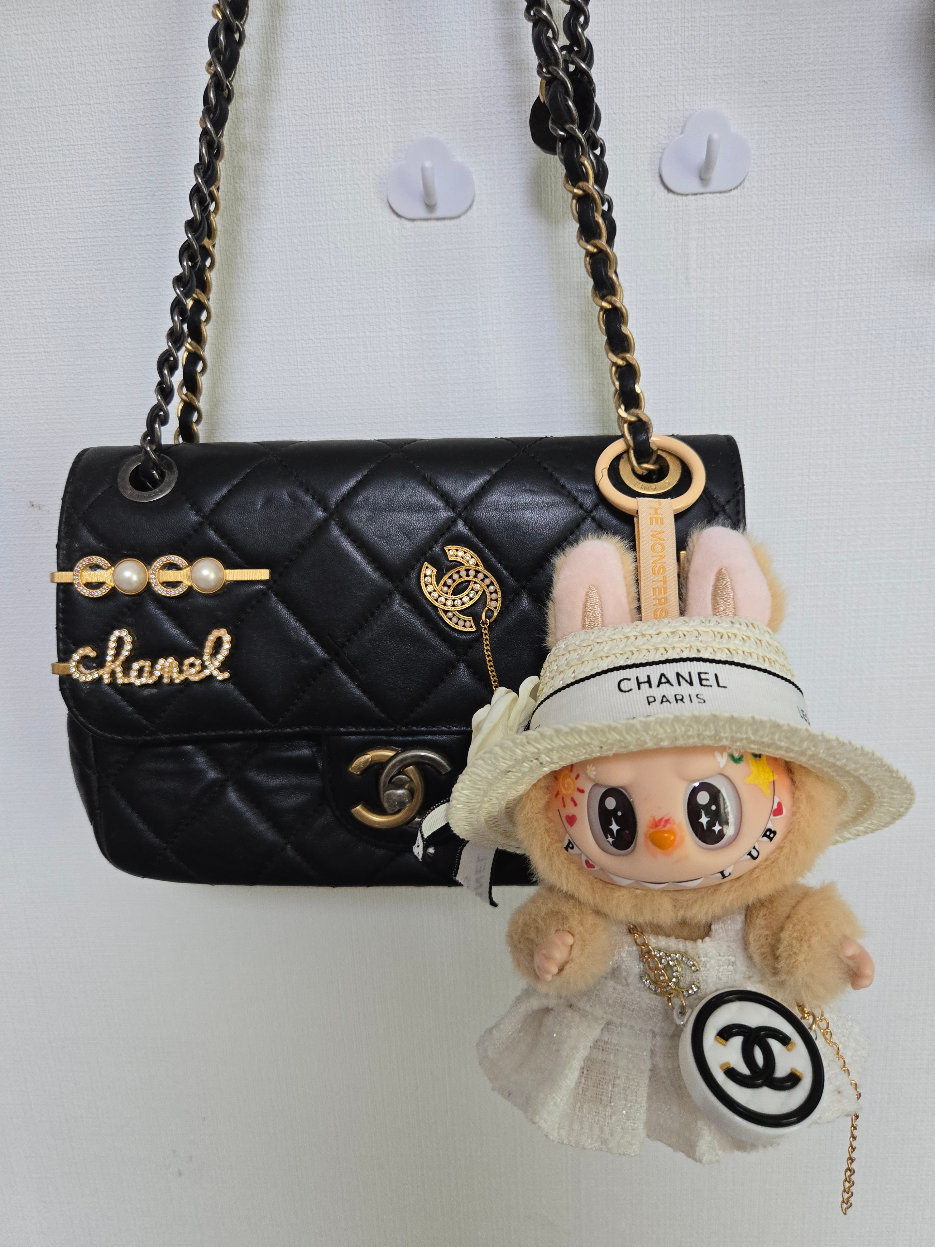 Pop Mart Labubu Let's Play Together Doll Series Sealed Case (1 Blind Box) 착용 스타일