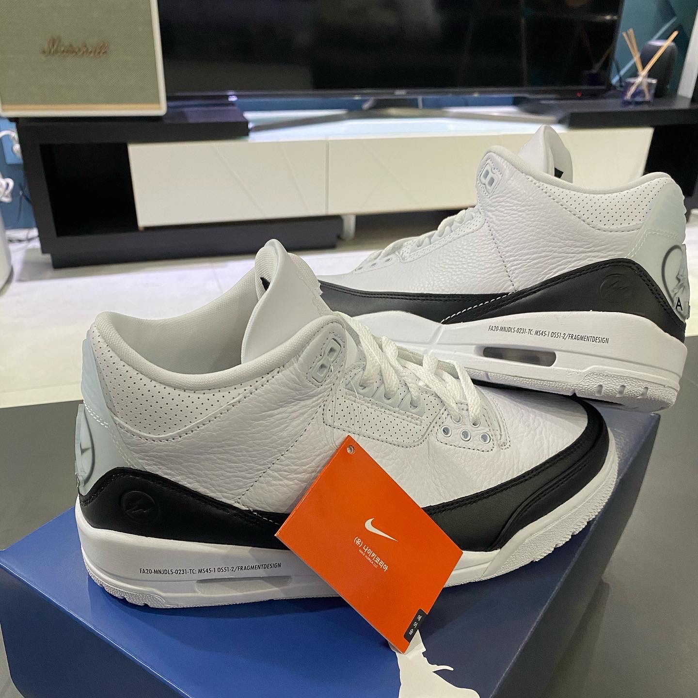 Jordan 3 x Fragment Retro SP White Black 착용 스타일 - 3