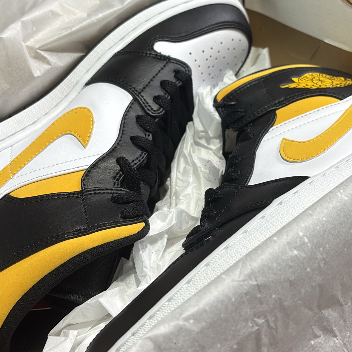 Jordan 1 Mid Pollen 착용 스타일 - 1