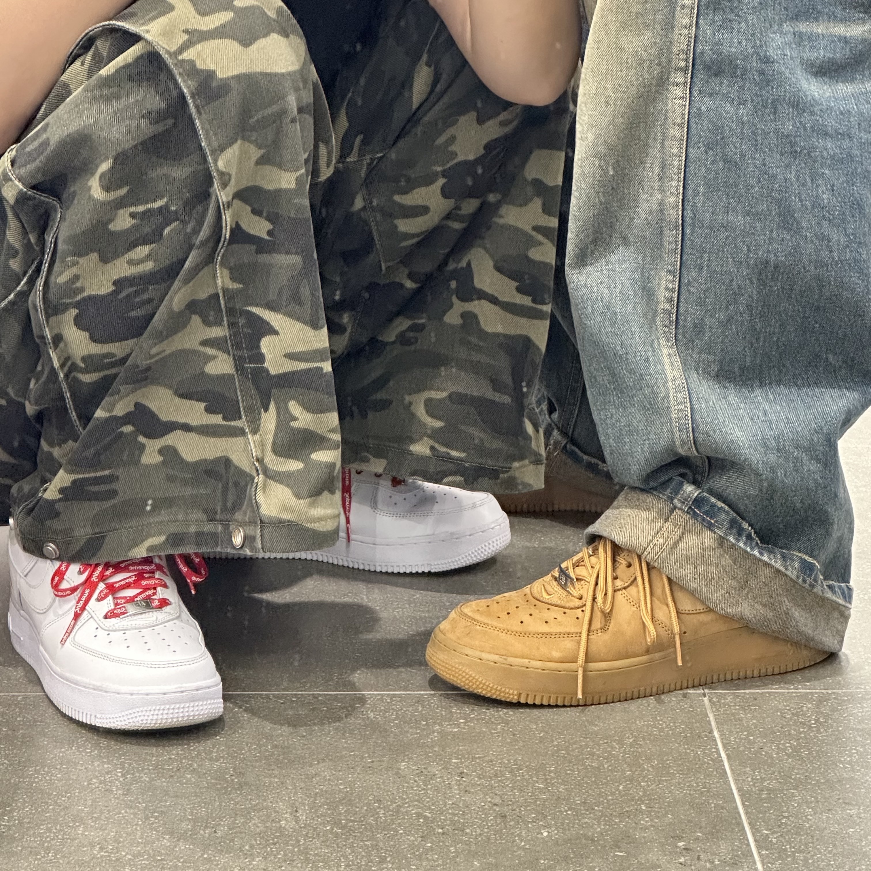 Nike x Supreme Air Force 1 Low White, Nike x Supreme Air Force 1 Low Flax 착용 스타일 - 1