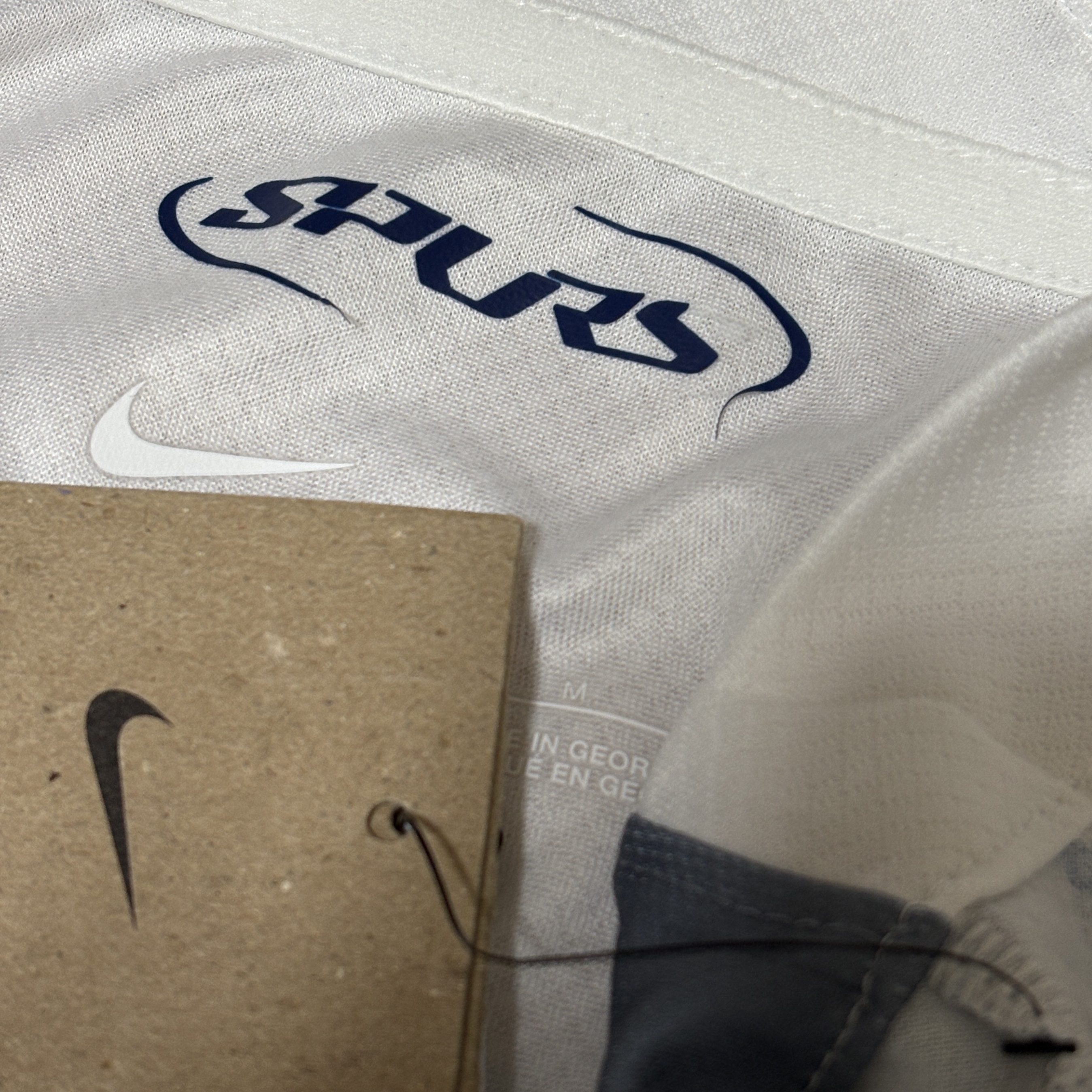 Nike Tottenham Hotspur 2025/26 Stadium Home Dri-Fit Football Replica Jersey White Light Iron Ore (Non Marking Ver.) 착용 스타일