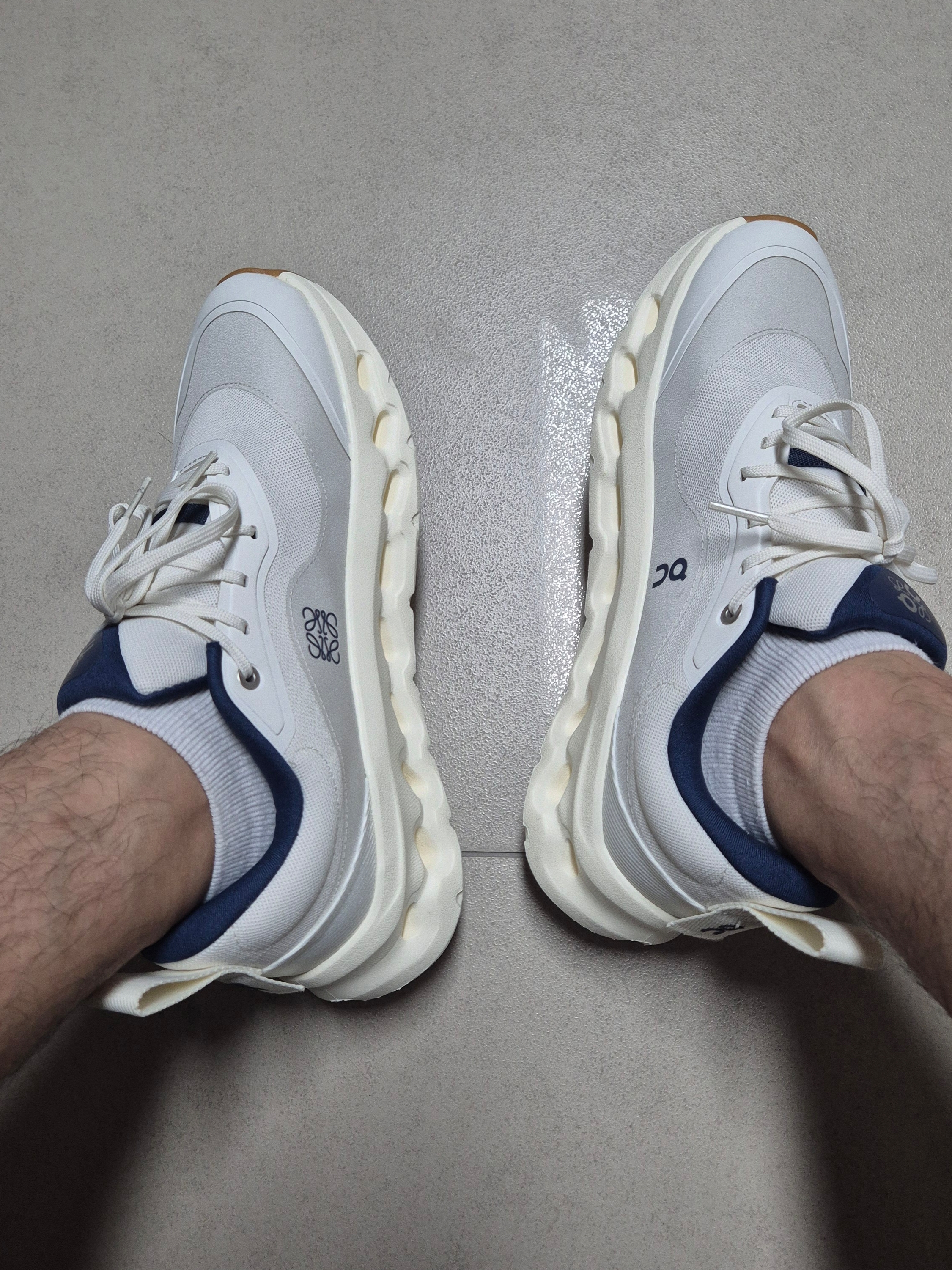 Loewe x On Running Cloudtilt 2.0 White Navy 착용 스타일 - 2