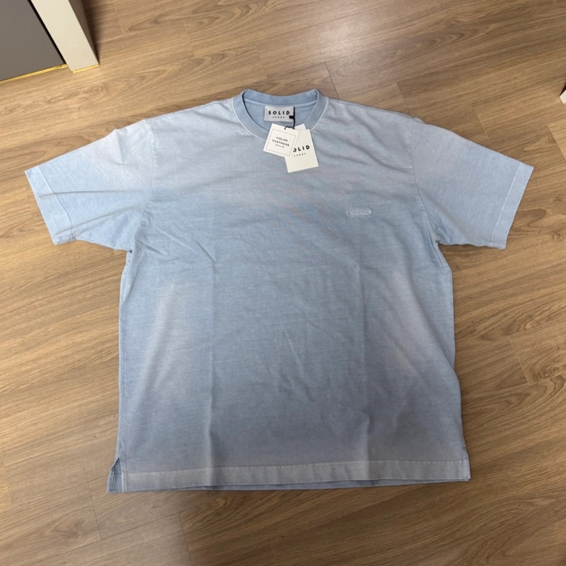 Solid Homme Dying Back Logo T-Shirt Light Blue - 25SS, Nonnod Cropped V-Neck T-Shirt Grey 착용 스타일