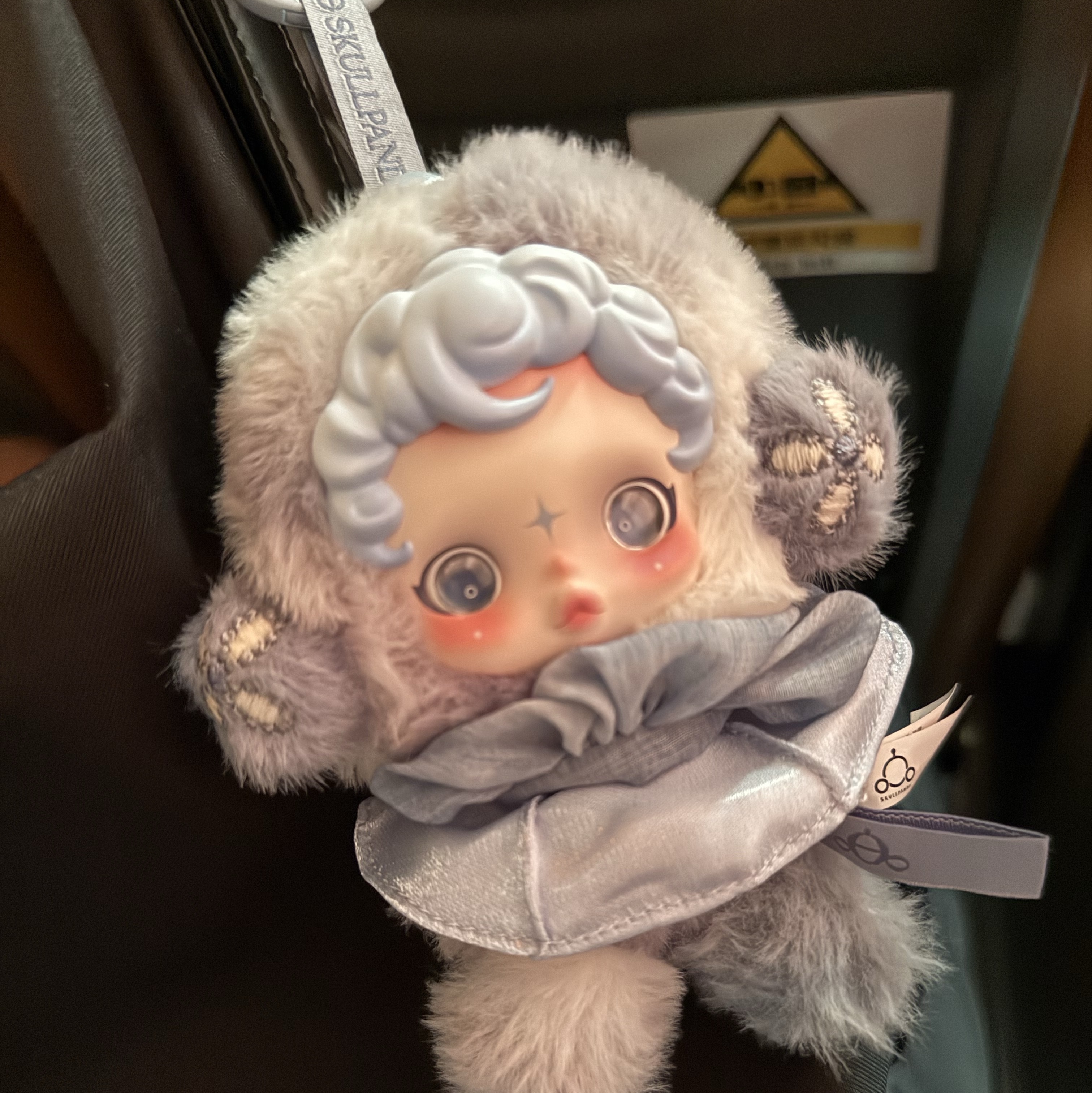 Pop Mart Skullpanda L’Impressionnisme Series Plush Doll Dew (Opened Case) 착용 스타일