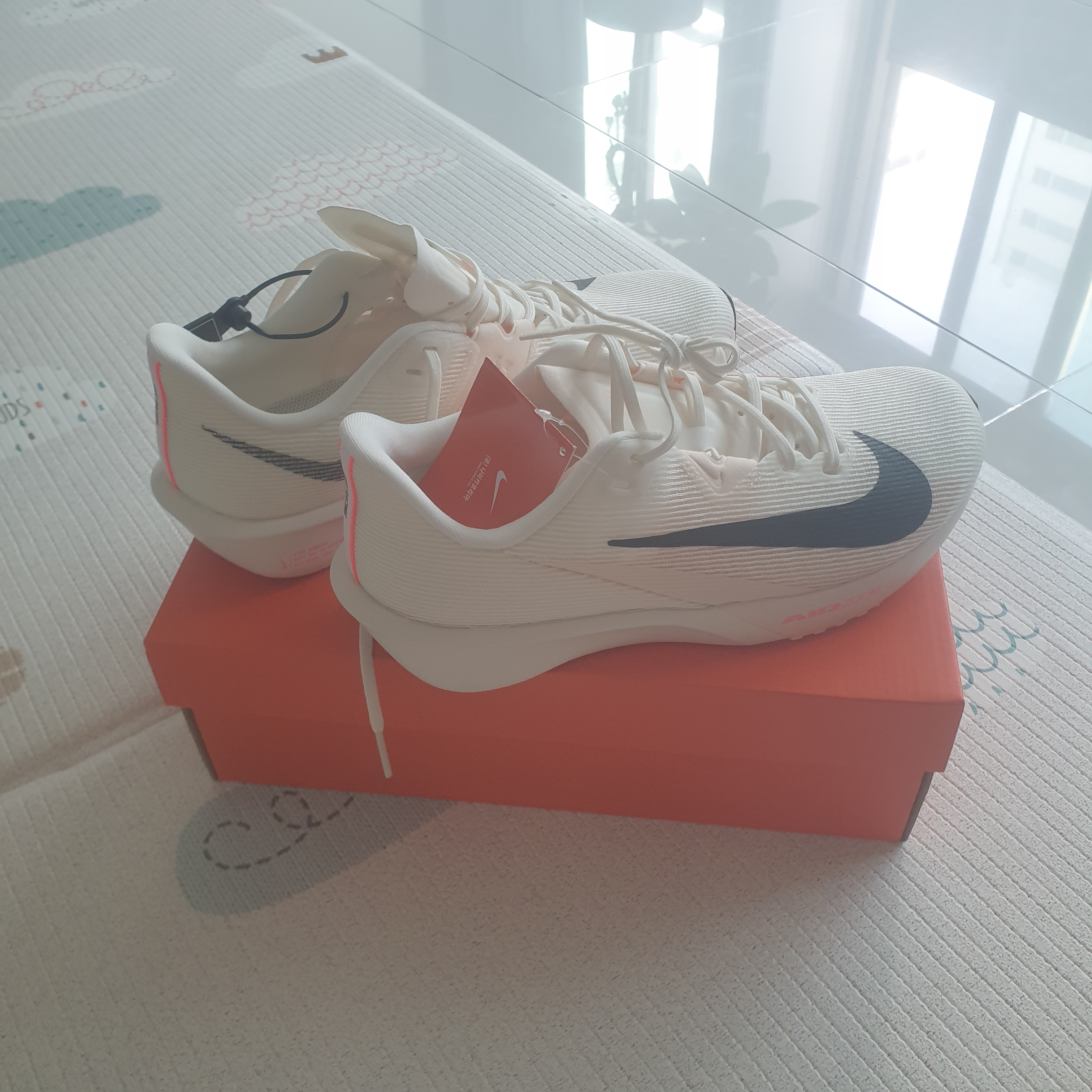 Nike Air Zoom Rival Fly 4 Sail Pale Ivory 착용 스타일
