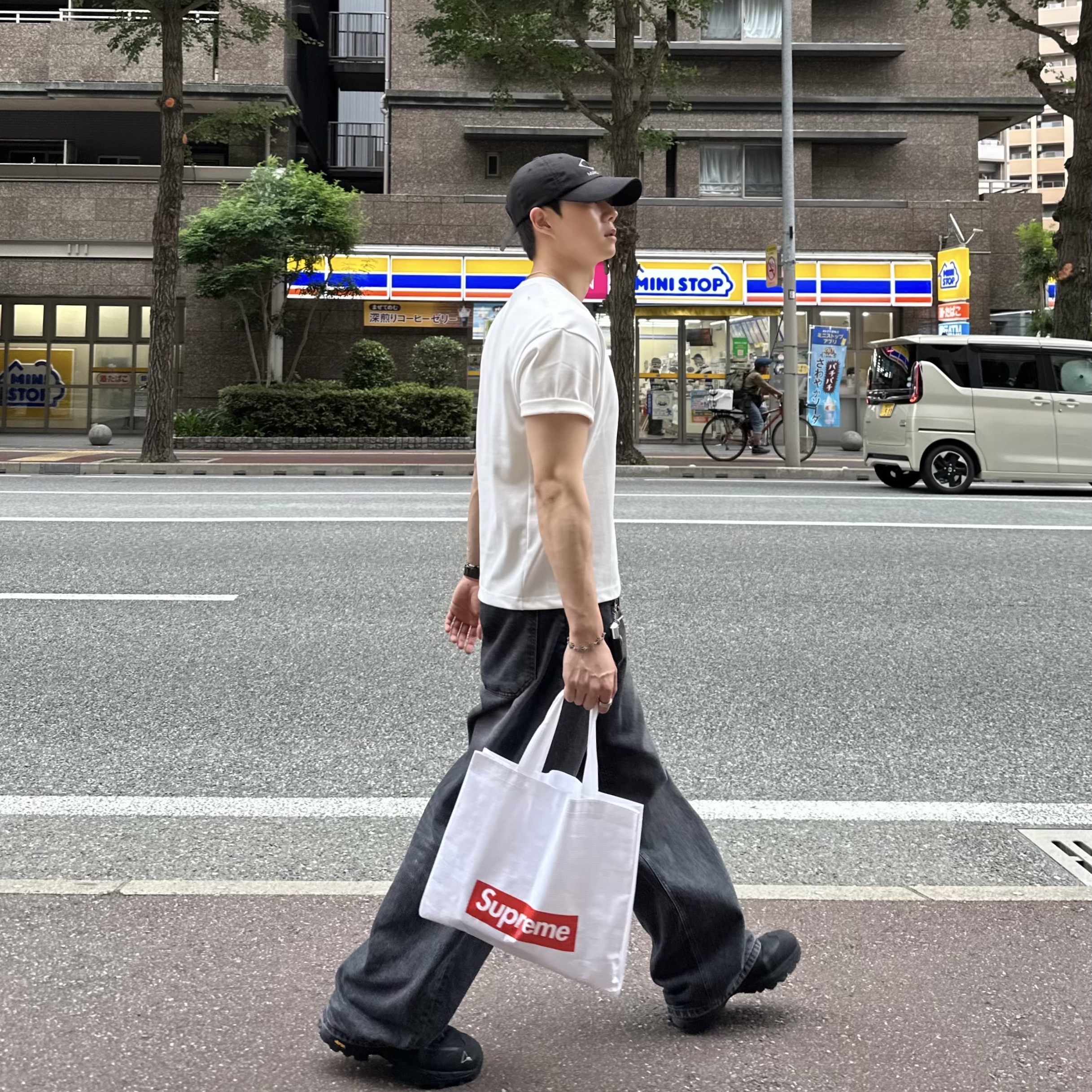 Roa Hiking Katharina Black, Mischief Rhombus Cotton Ball Cap Charcoal 착용 스타일