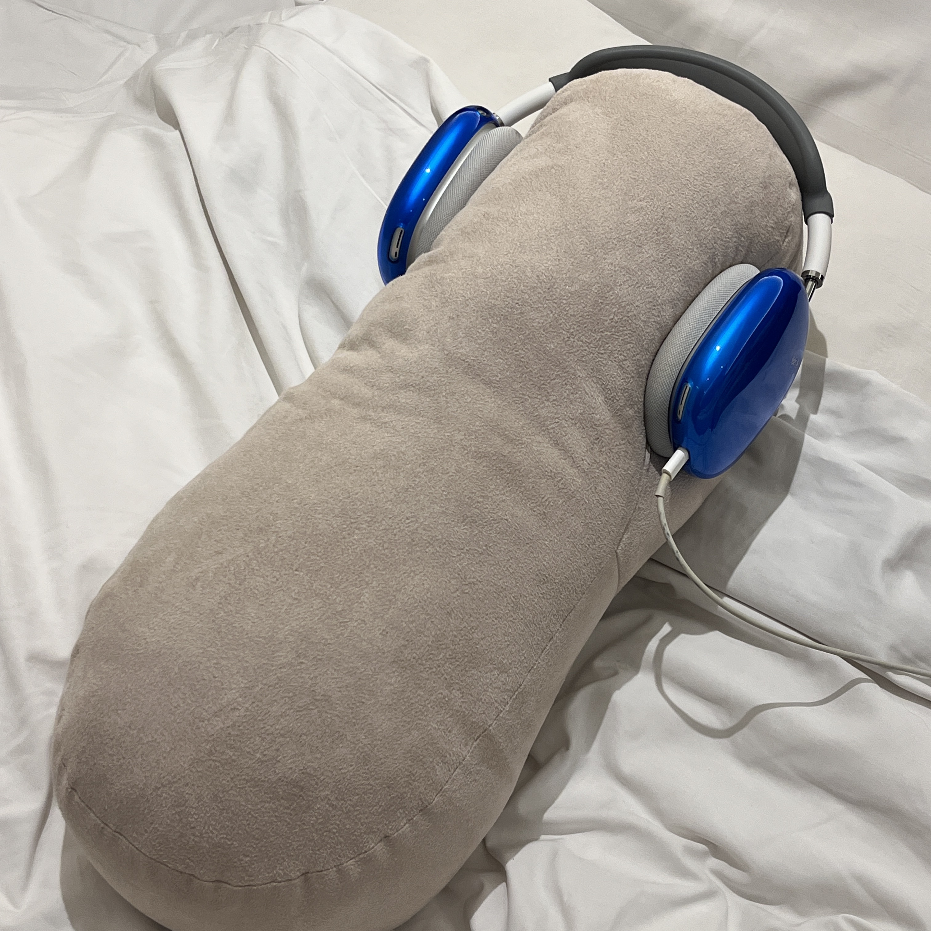 Ader Error TRS Airpods Max Case Z-Blue 착용 스타일
