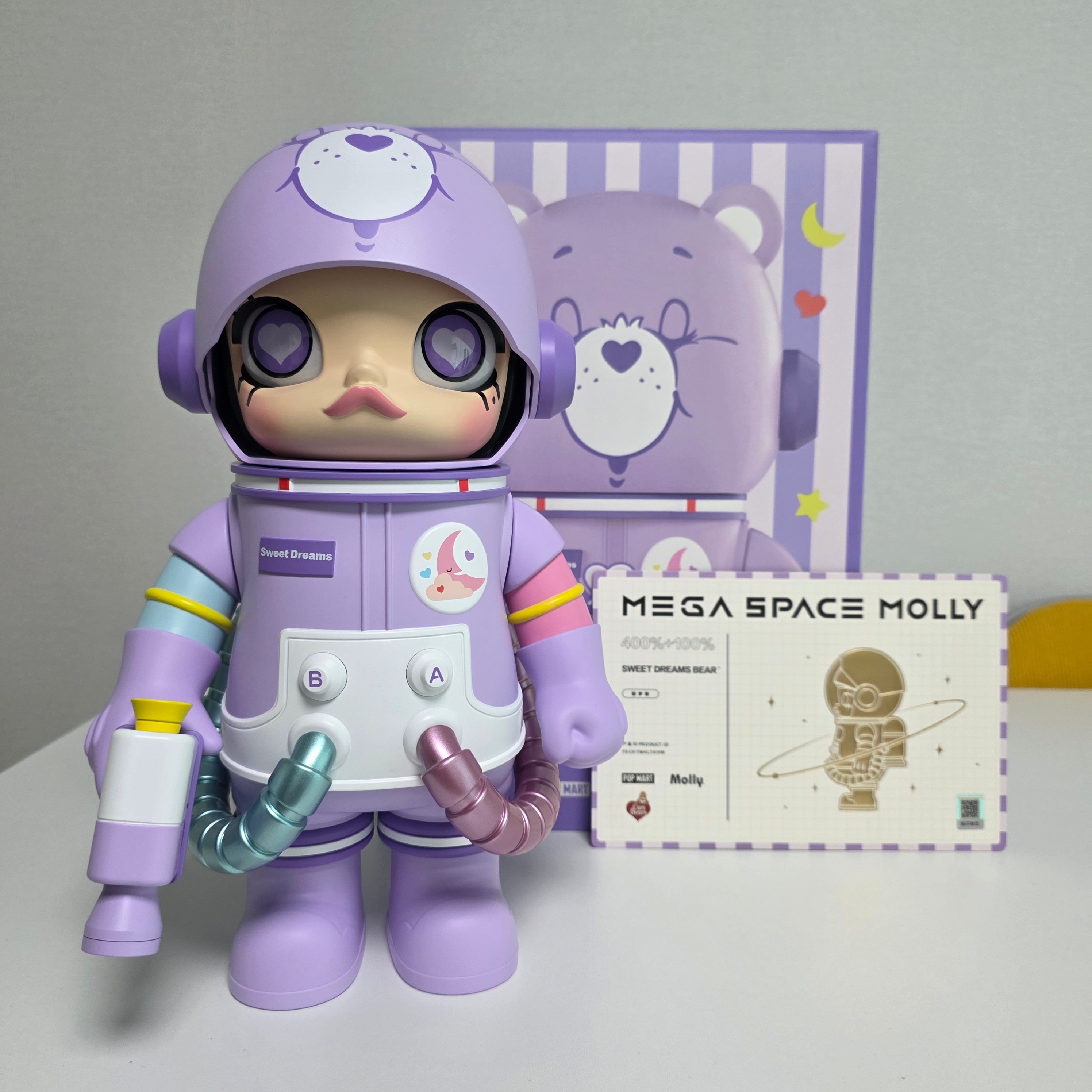 Pop Mart Mega Space Molly 400%+100% Sweet Dream Bears 착용 스타일