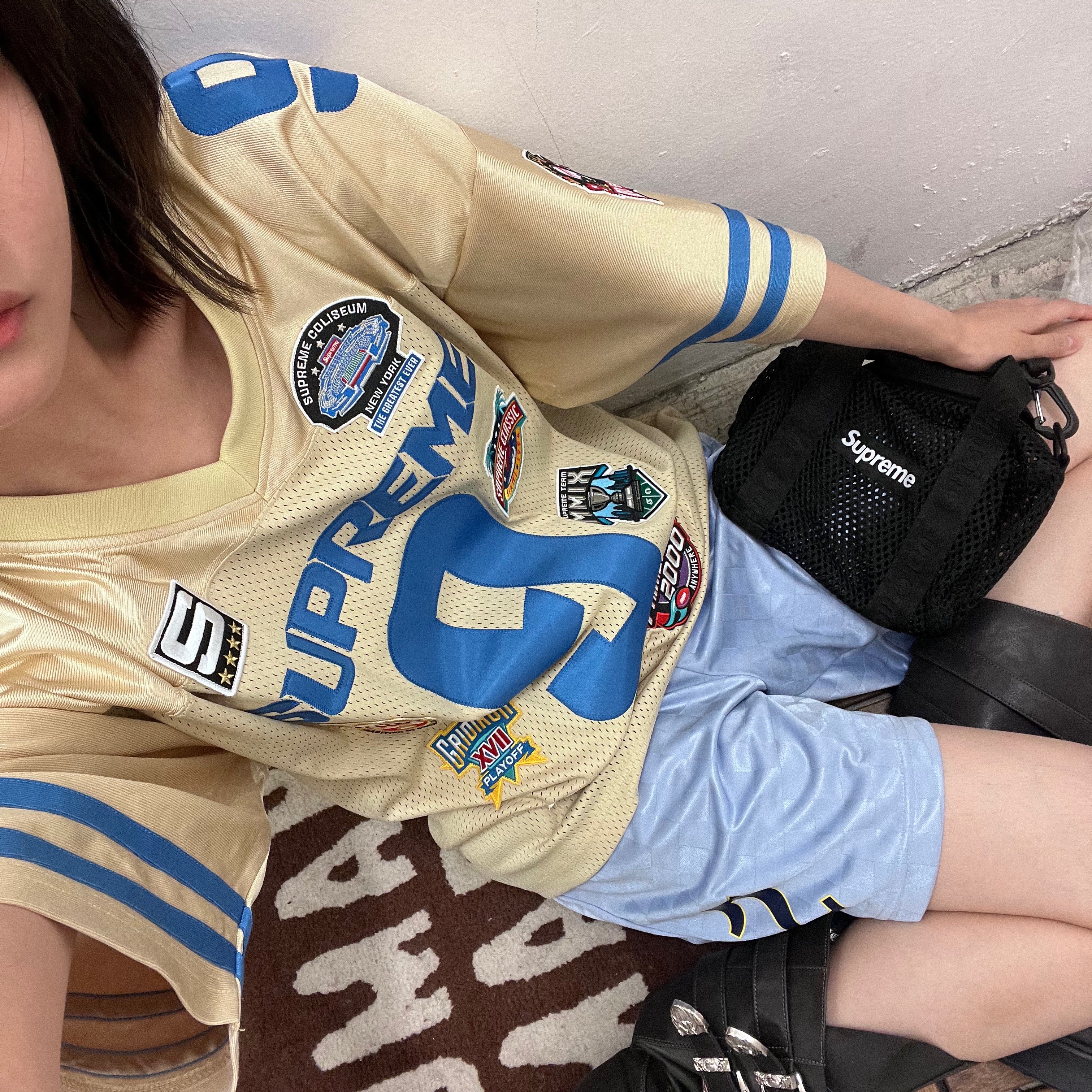 Supreme Bandana Football Jersey White - 25SS, Supreme x Umbro Soccer Shorts Light Blue - 22SS 착용 스타일 - 2
