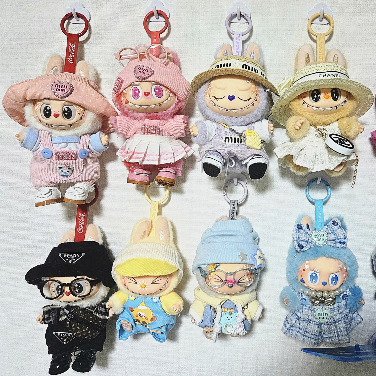 Pop Mart Labubu Coca Cola Series Happy Factor Keyring (Opened Case), Pop Mart Labubu Let's Play Together Doll Series Sealed Case (1 Blind Box) 착용 스타일