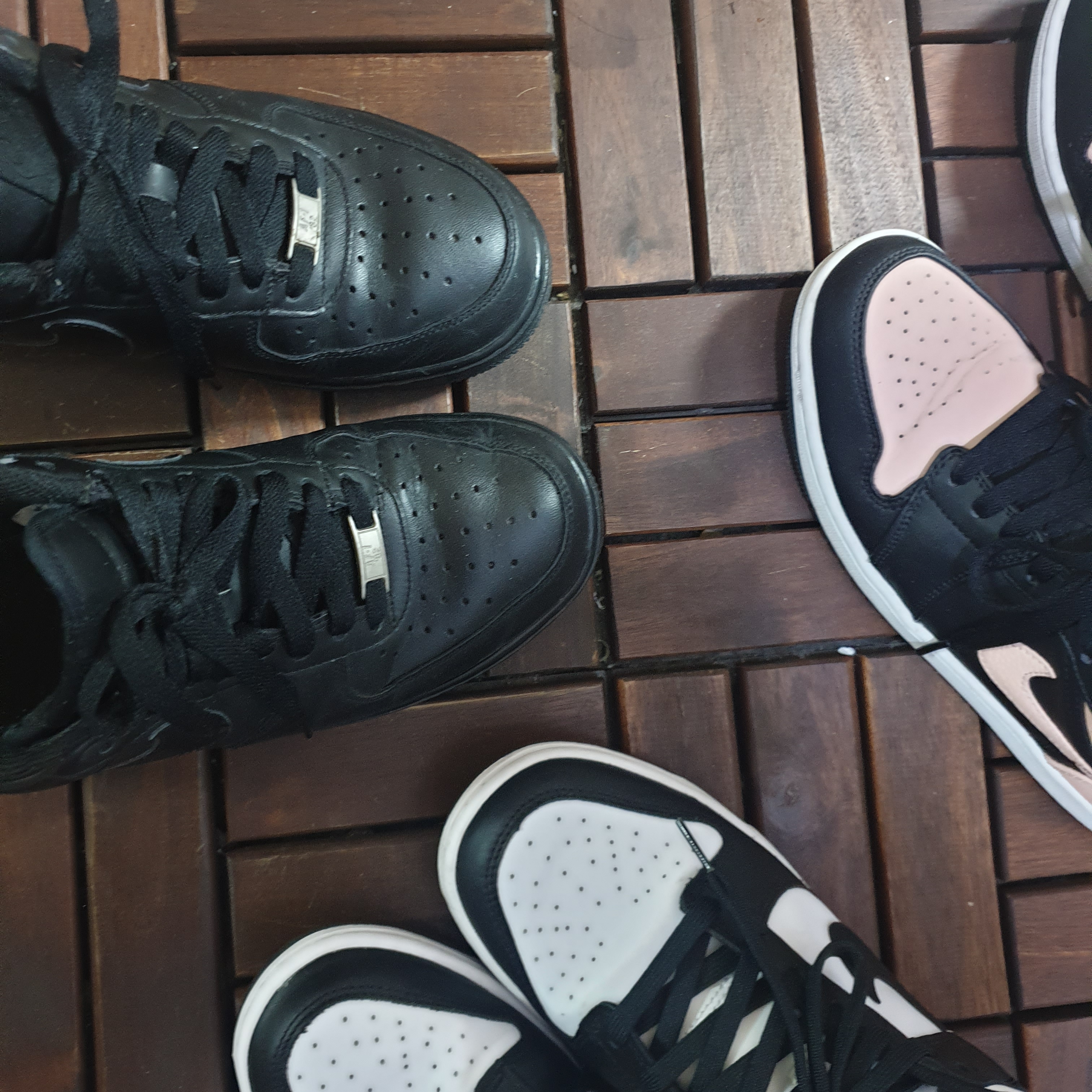 Nike Air Force 1 '07 Low Triple Black 착용 스타일