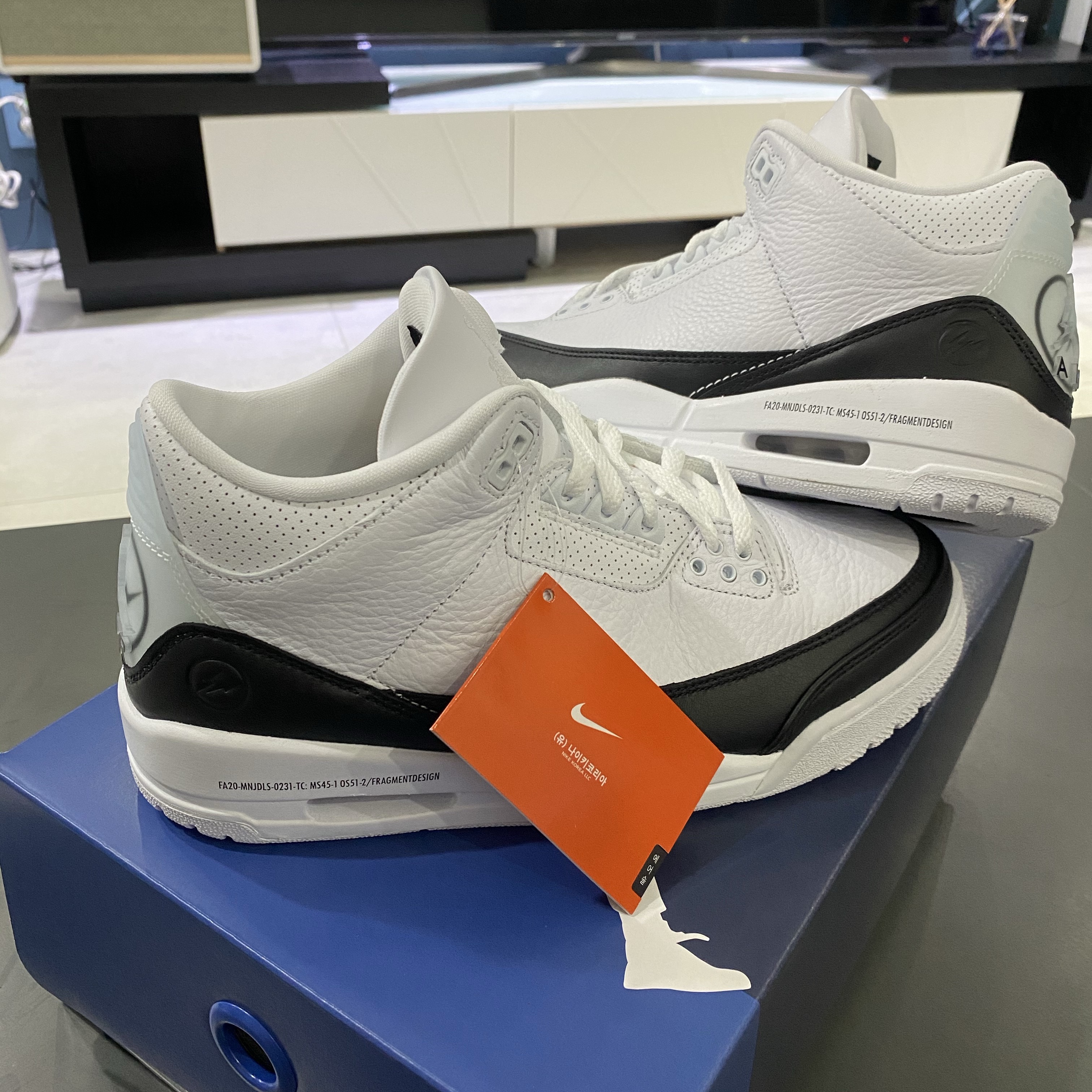 Jordan 3 x Fragment Retro SP White Black 착용 스타일 - 2