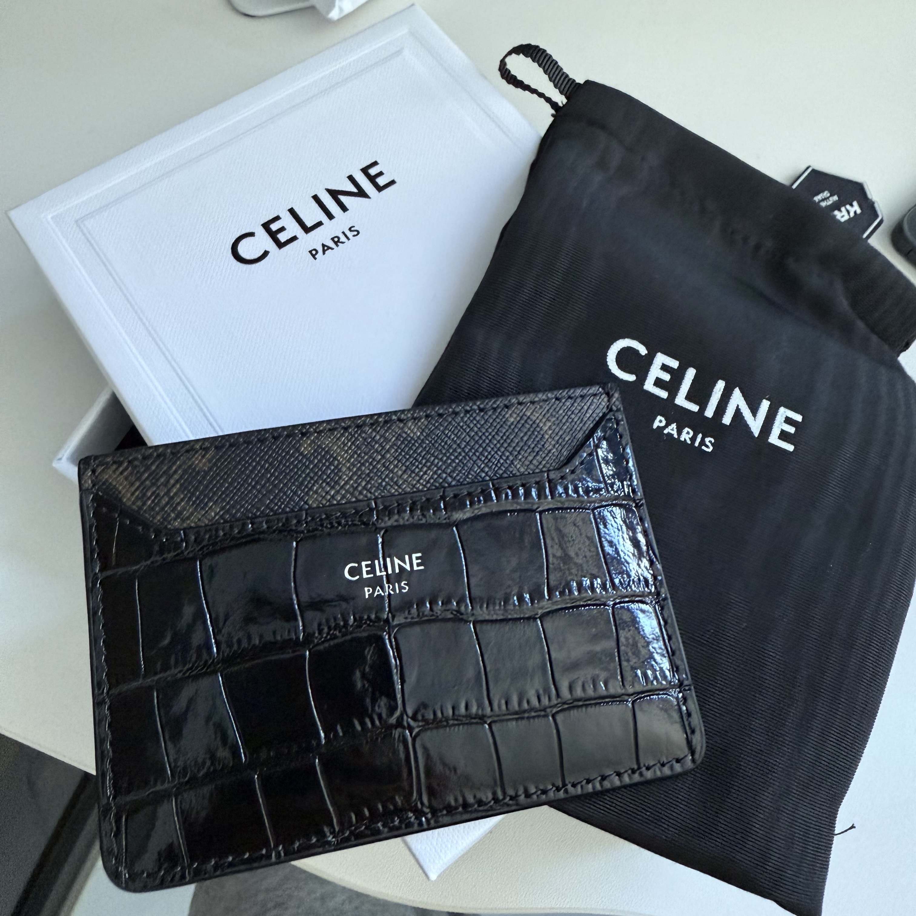 Celine Card Holder in Triomphe Canvas and Crocodile Embossed Calfskin Black 착용 스타일 - 1