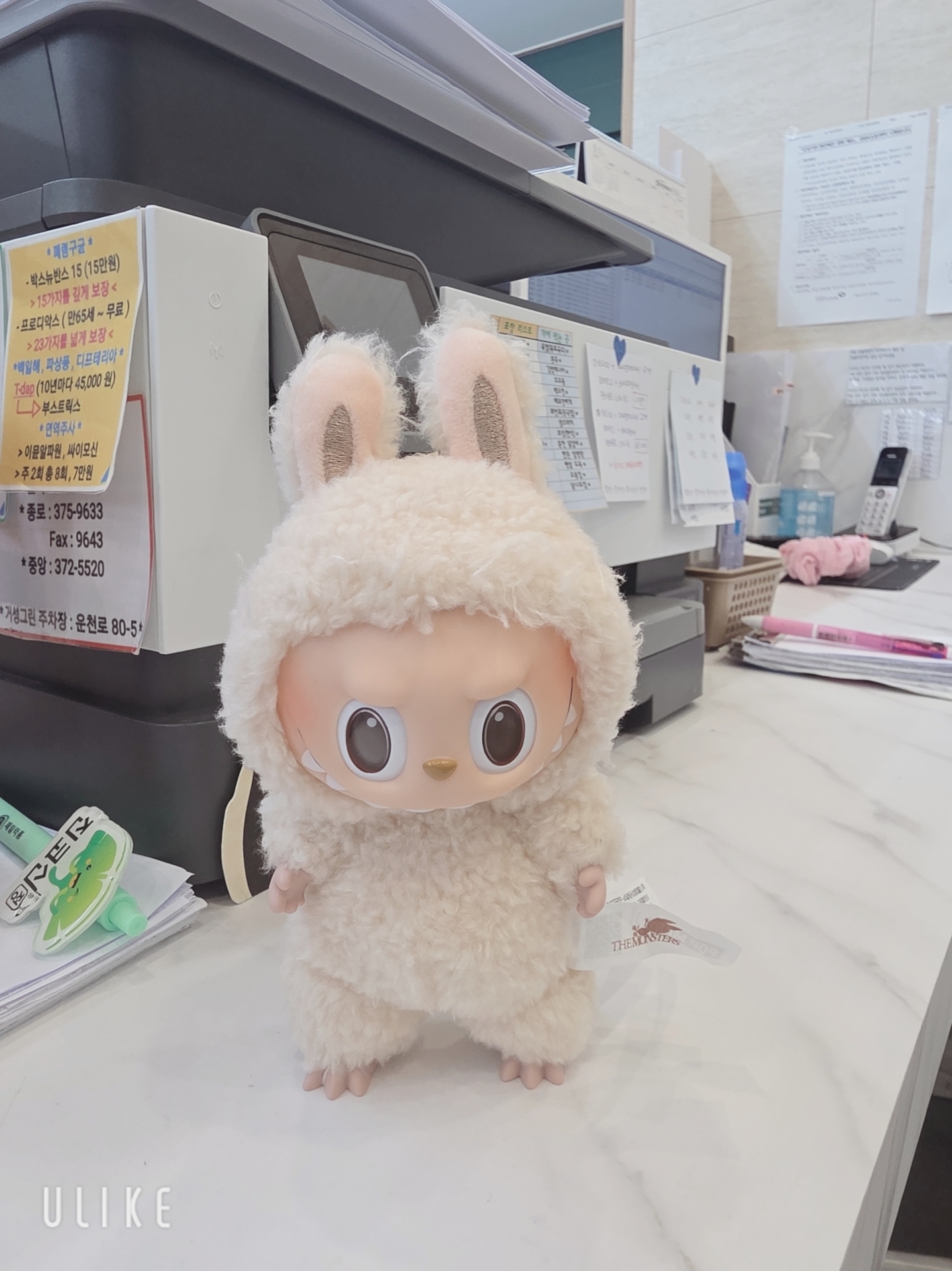 Pop Mart Labubu The Monsters Labubu Tasty Macarons Series Soymilk Keyring 착용 스타일 - 2