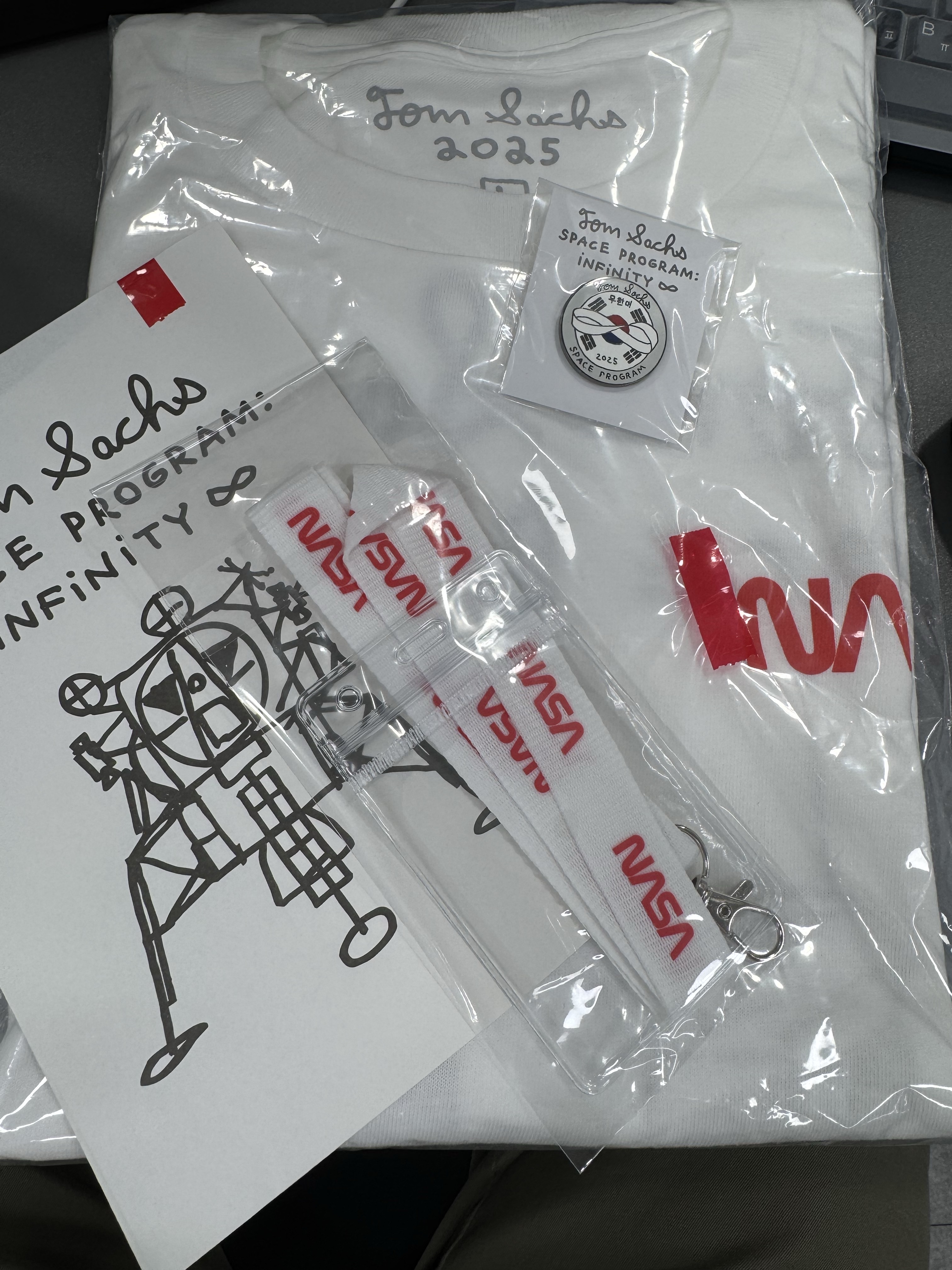 Tom Sachs Space Program Infinity Rare Earth T-Shirt White 착용 스타일
