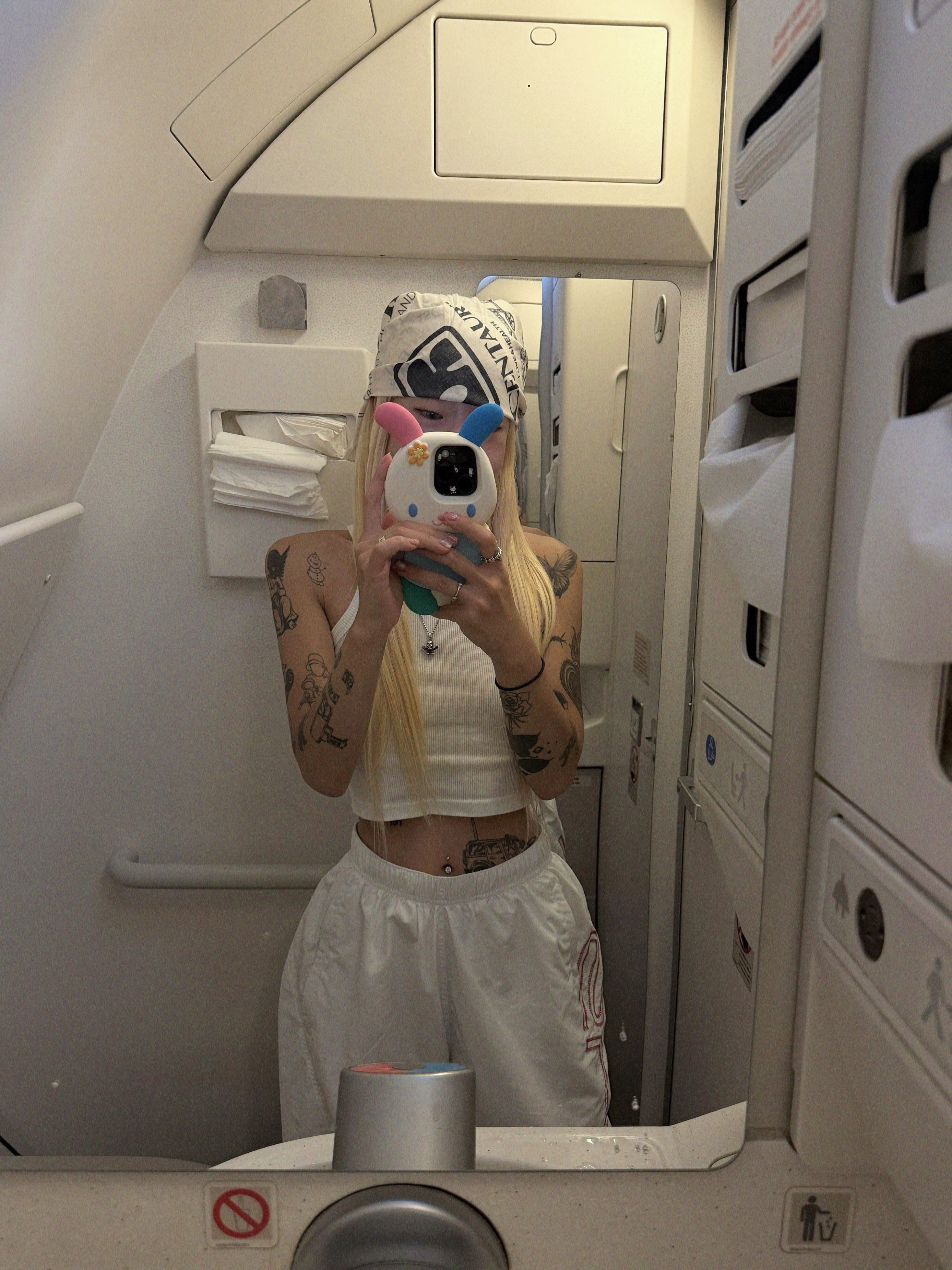 Supreme Spellout Embroidered Track Pants White - 25SS 착용 스타일 - 1