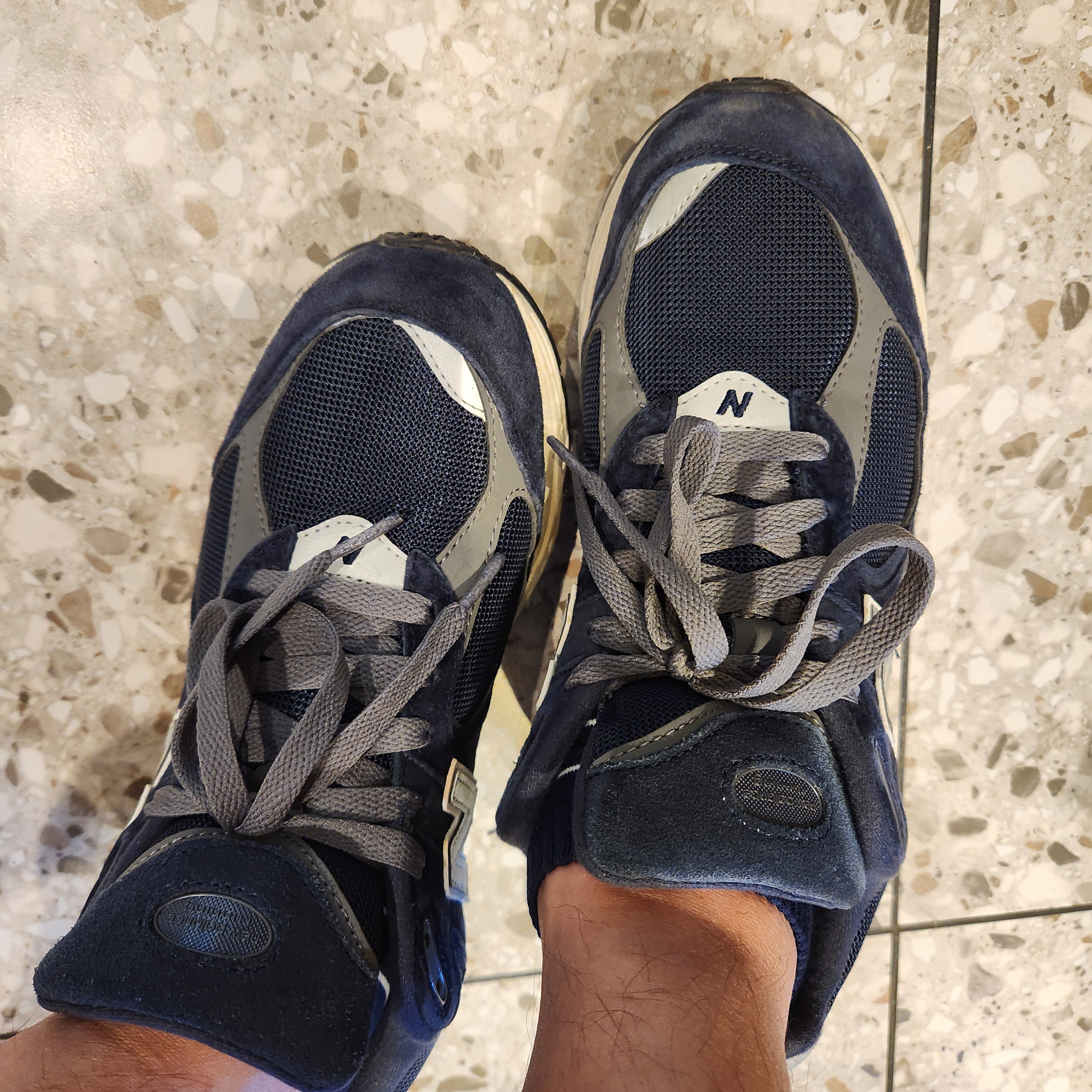 New Balance 2002R Eclipse Castlerock 착용 스타일