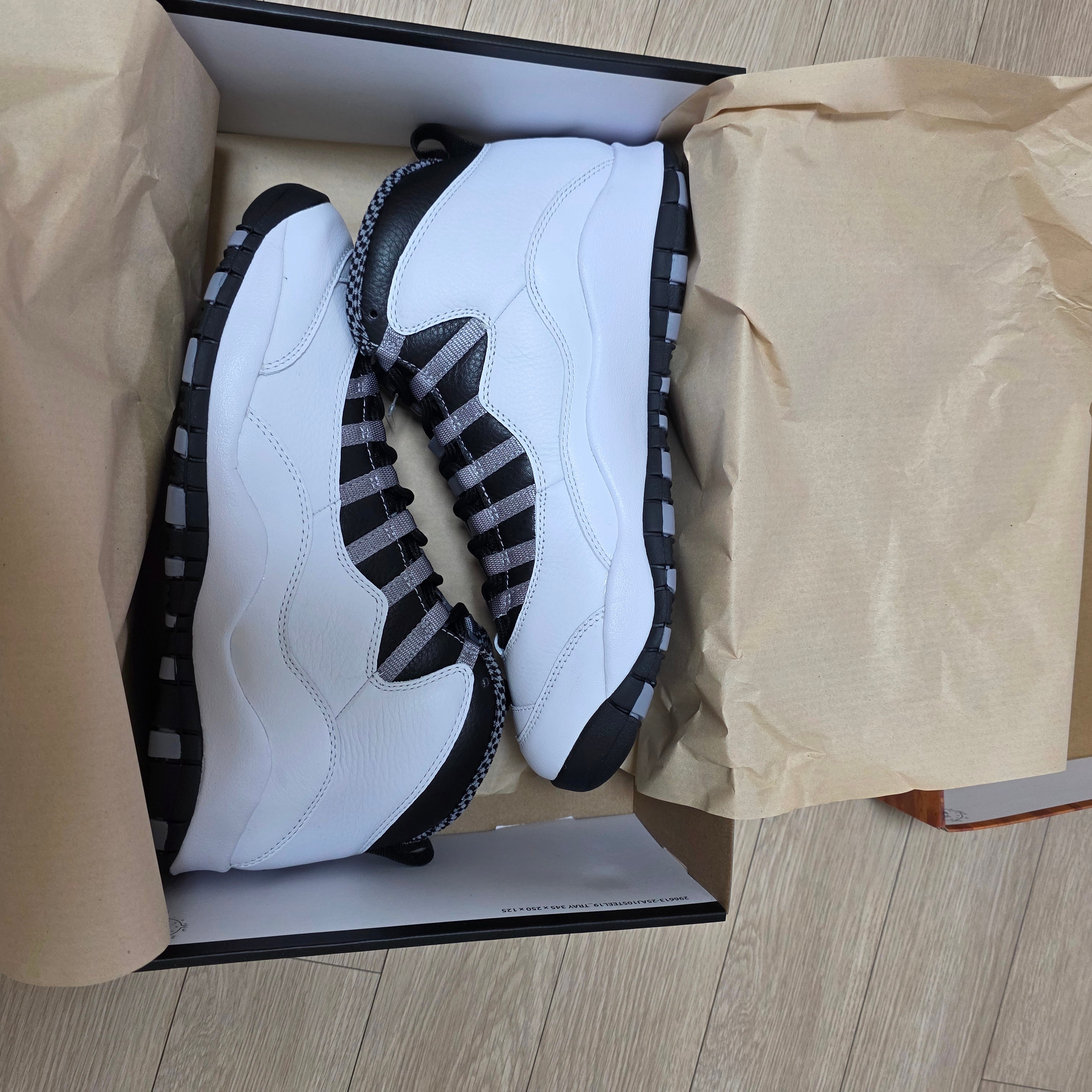 Jordan 10 Retro Light Steel Grey 착용 스타일 - 2