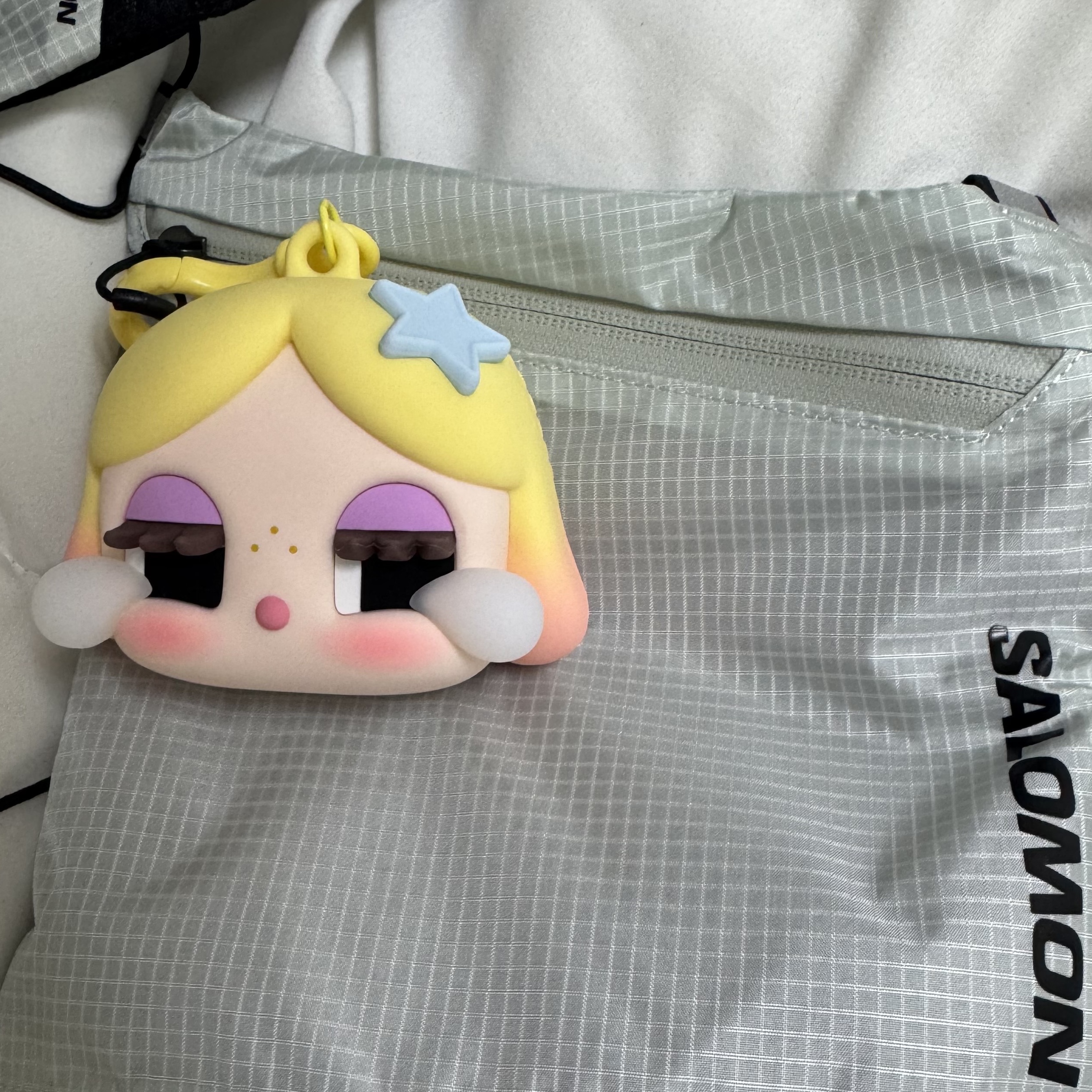 Pop Mart Crybaby Shiny Shiny Series Earphone Case Gold, Salomon ACS 2 Crossbody Bag Metal 착용 스타일