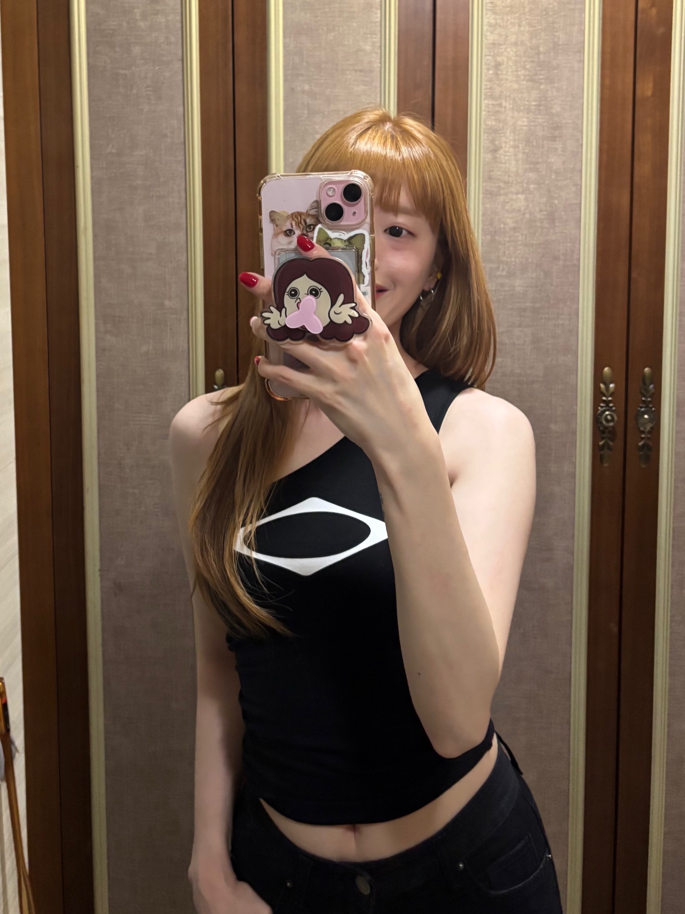 (W) Mischief Rhombus One Shoulder Top Black, Oofos OOriginal Black 착용 스타일 - 3
