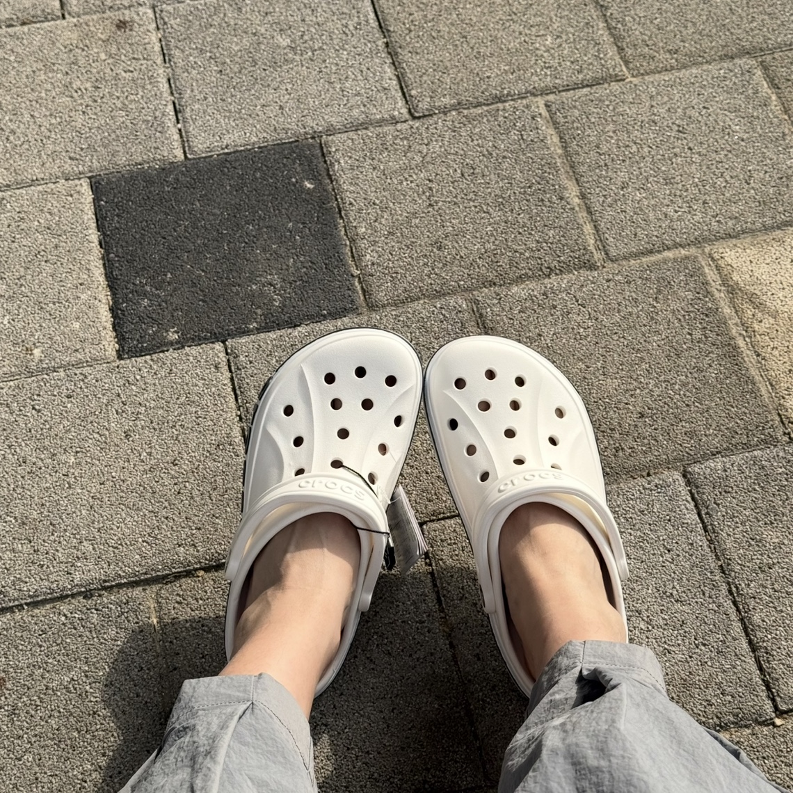 Crocs Bayaband Clog White Navy 착용 스타일