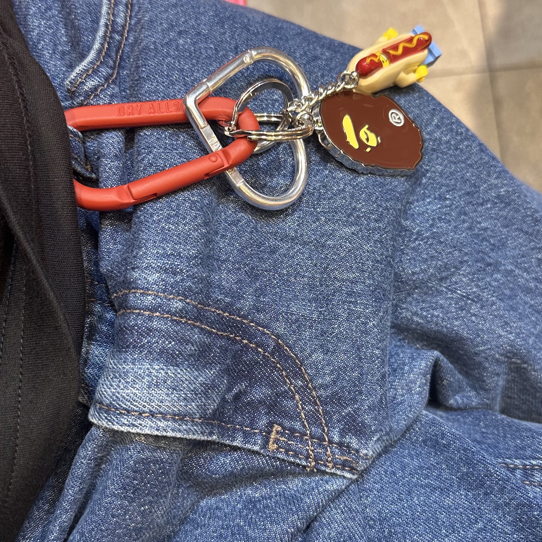 Human Made Carabiner Red 착용 스타일