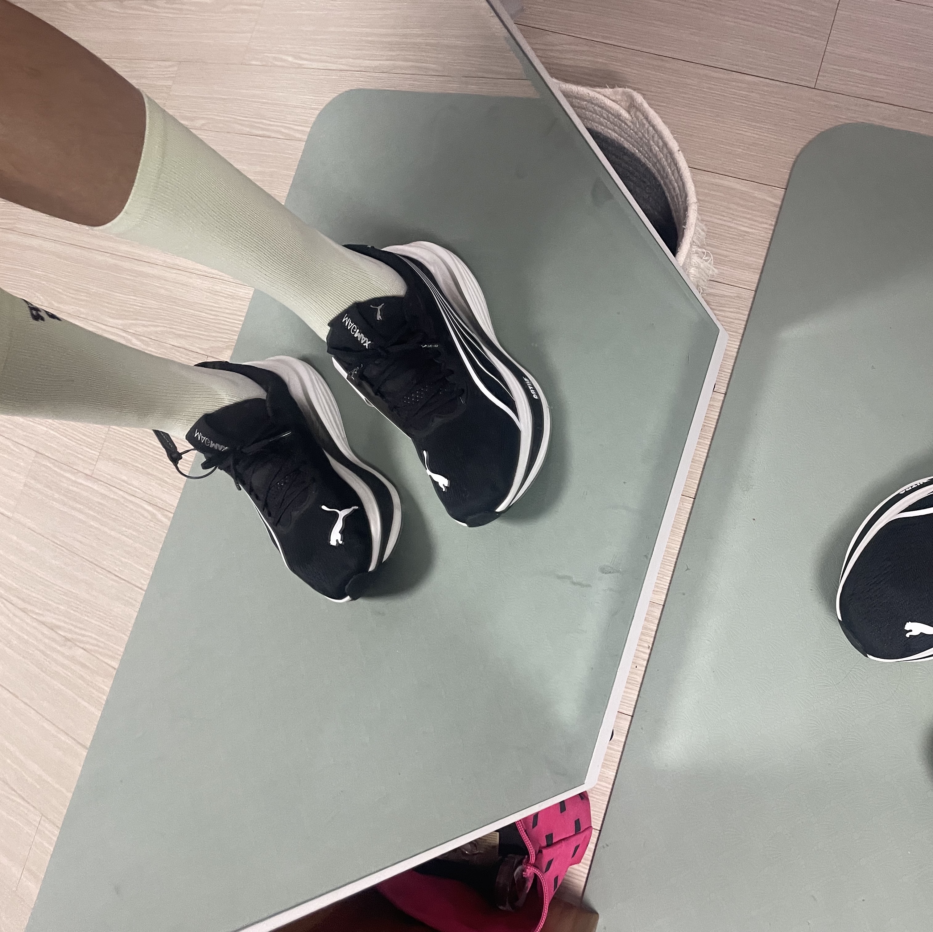 Puma Magmax Nitro Black White 착용 스타일