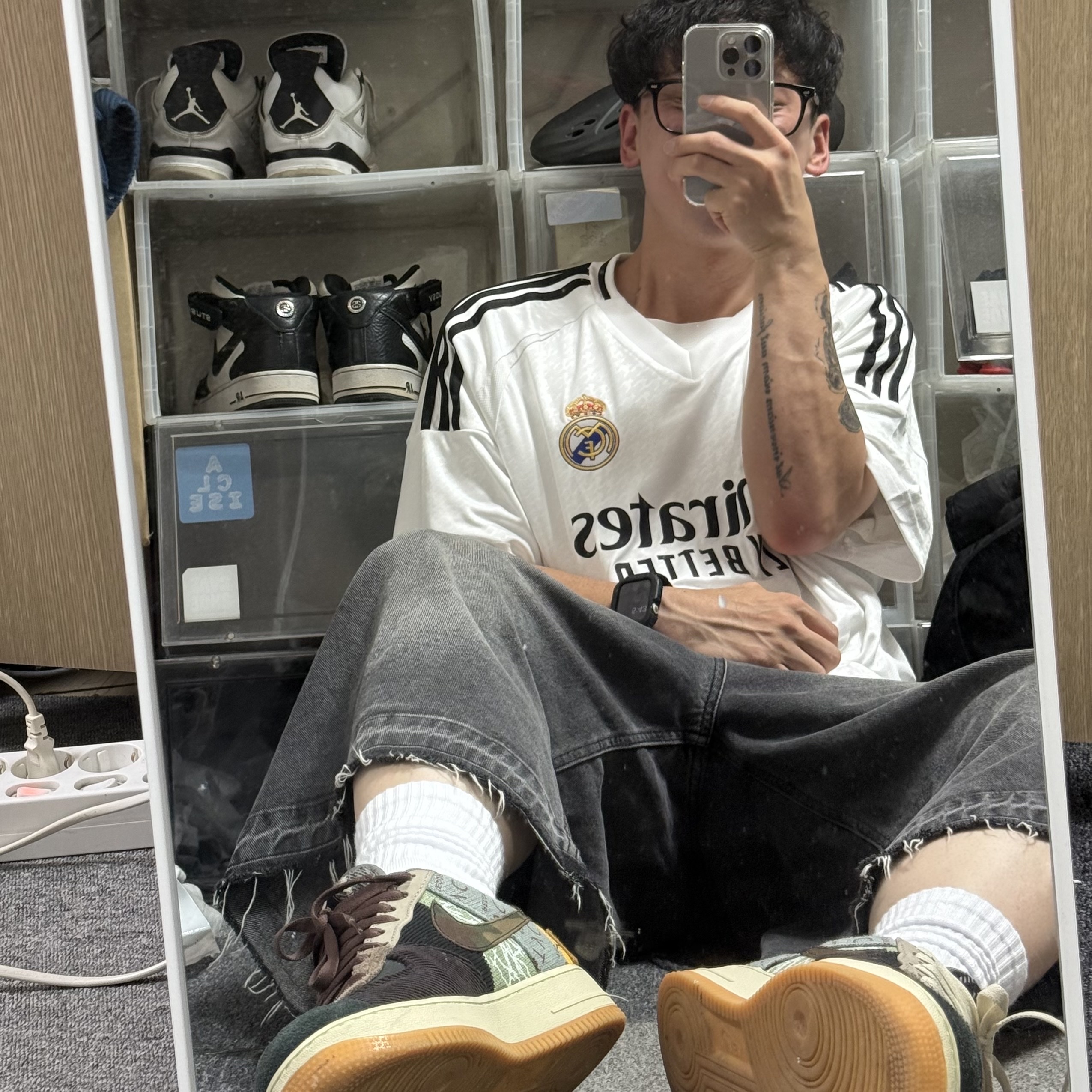Adidas Real Madrid 2024/25 Home Jersey White - KR Sizing (Non Marking Ver.), Stussy Small Stock Crew Socks White (3 Pack) 착용 스타일 - 2
