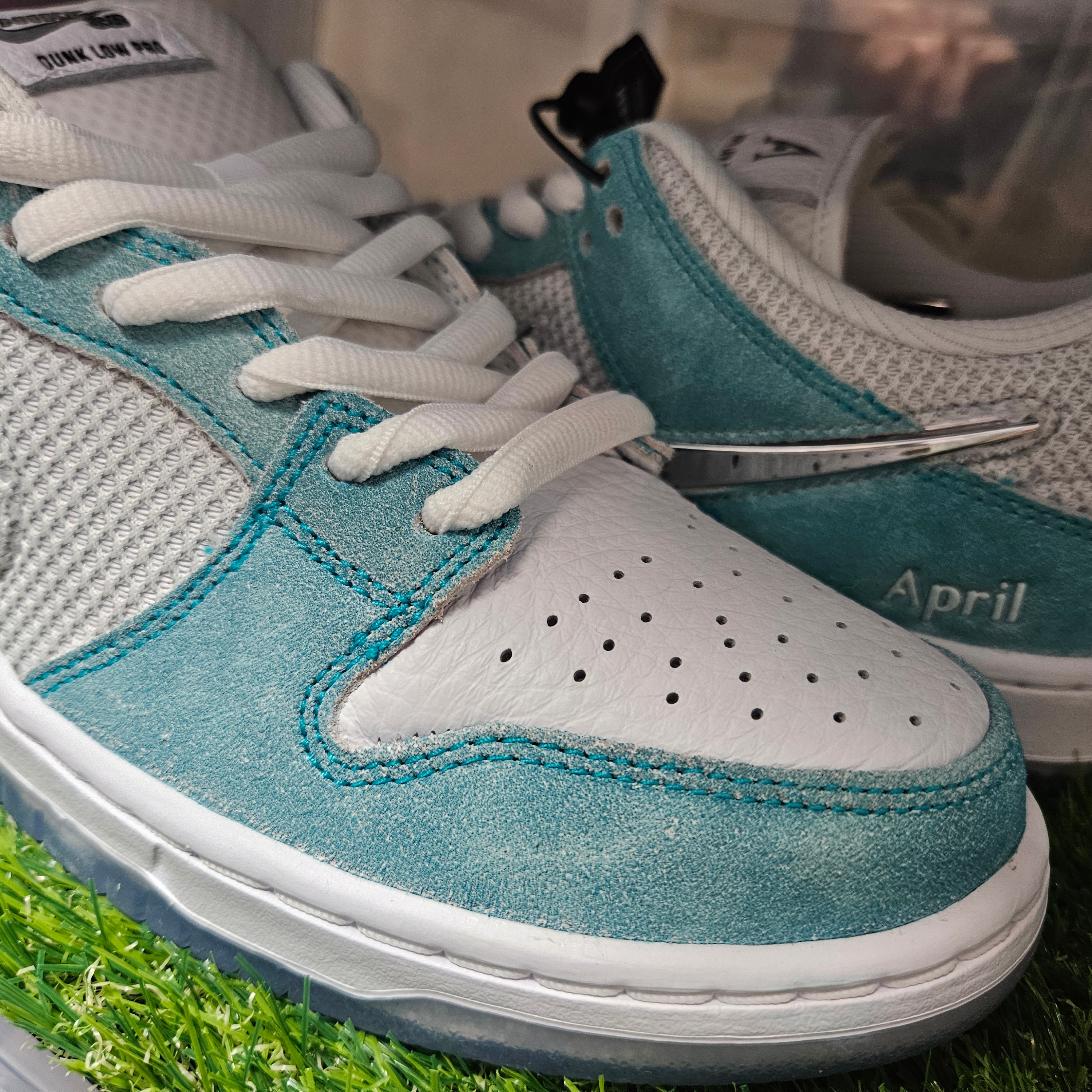 Nike x April Skateboards SB Dunk Low Pro QS Racer Blue Metallic Silver 착용 스타일