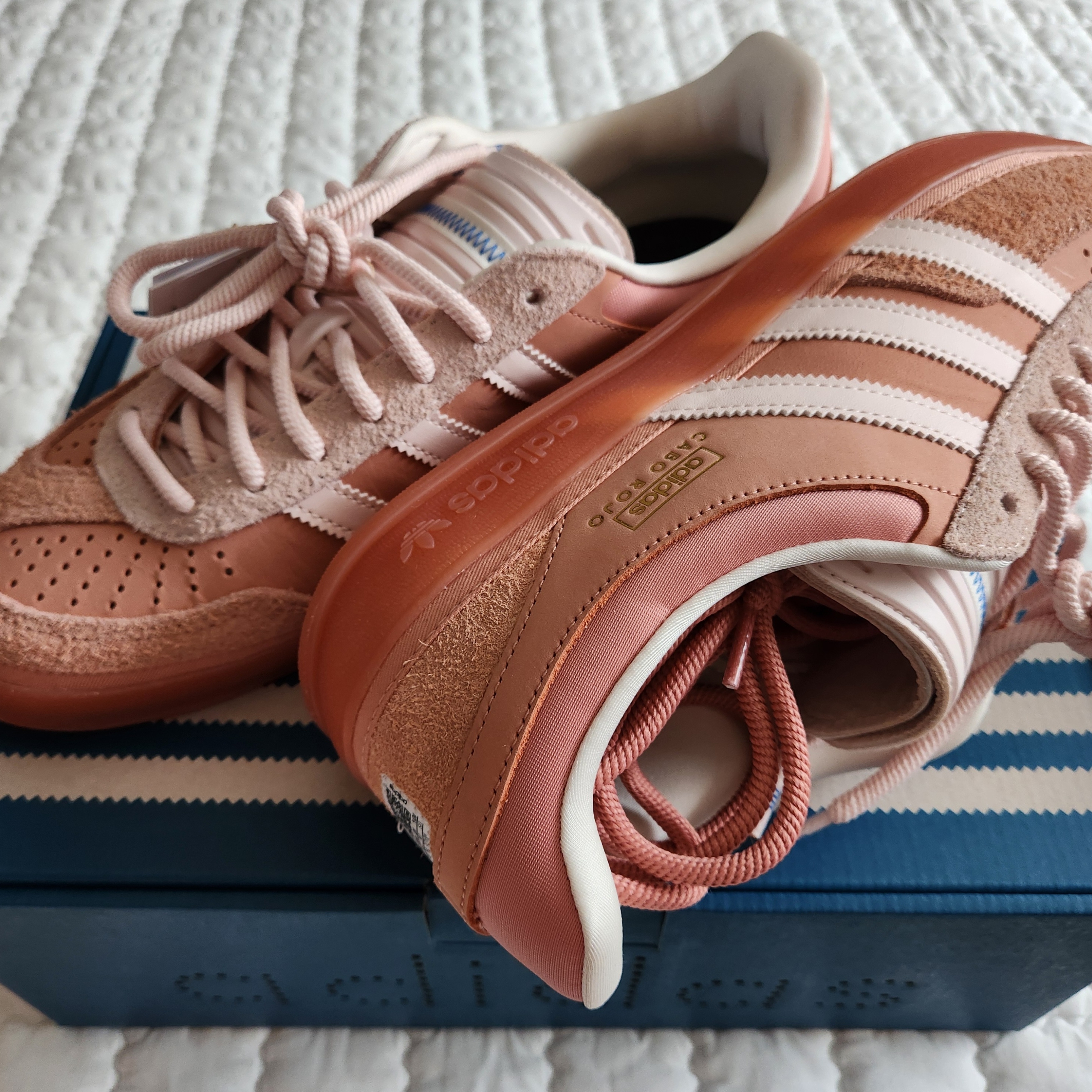 Adidas x Bad Bunny Gazelle Indoor Wonder Clay Wonder Quartz 착용 스타일 - 6