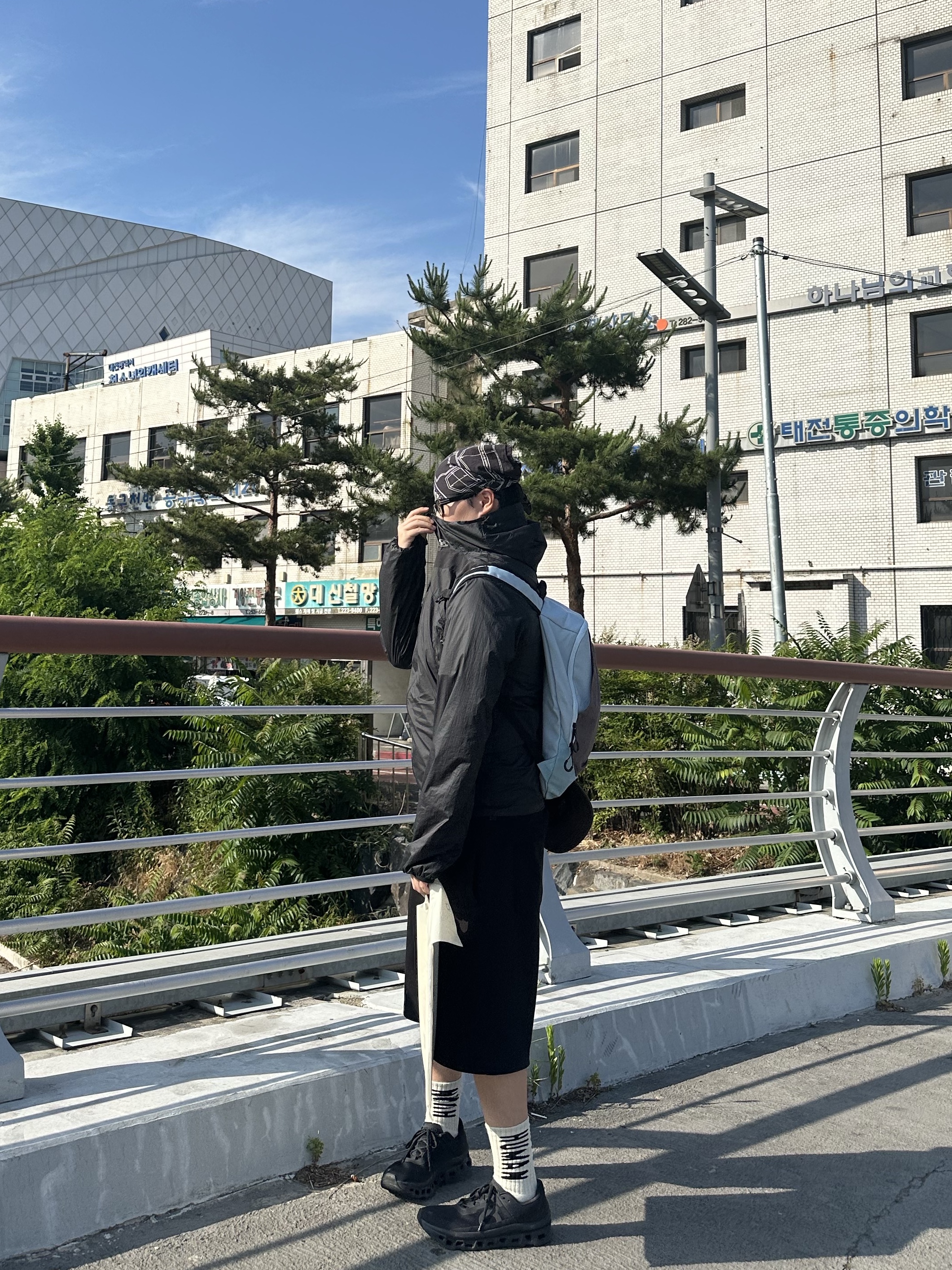 Sansan Gear Sprinter Jacket Black - 23FW, On Running Cloudmonster All Black 착용 스타일 - 2