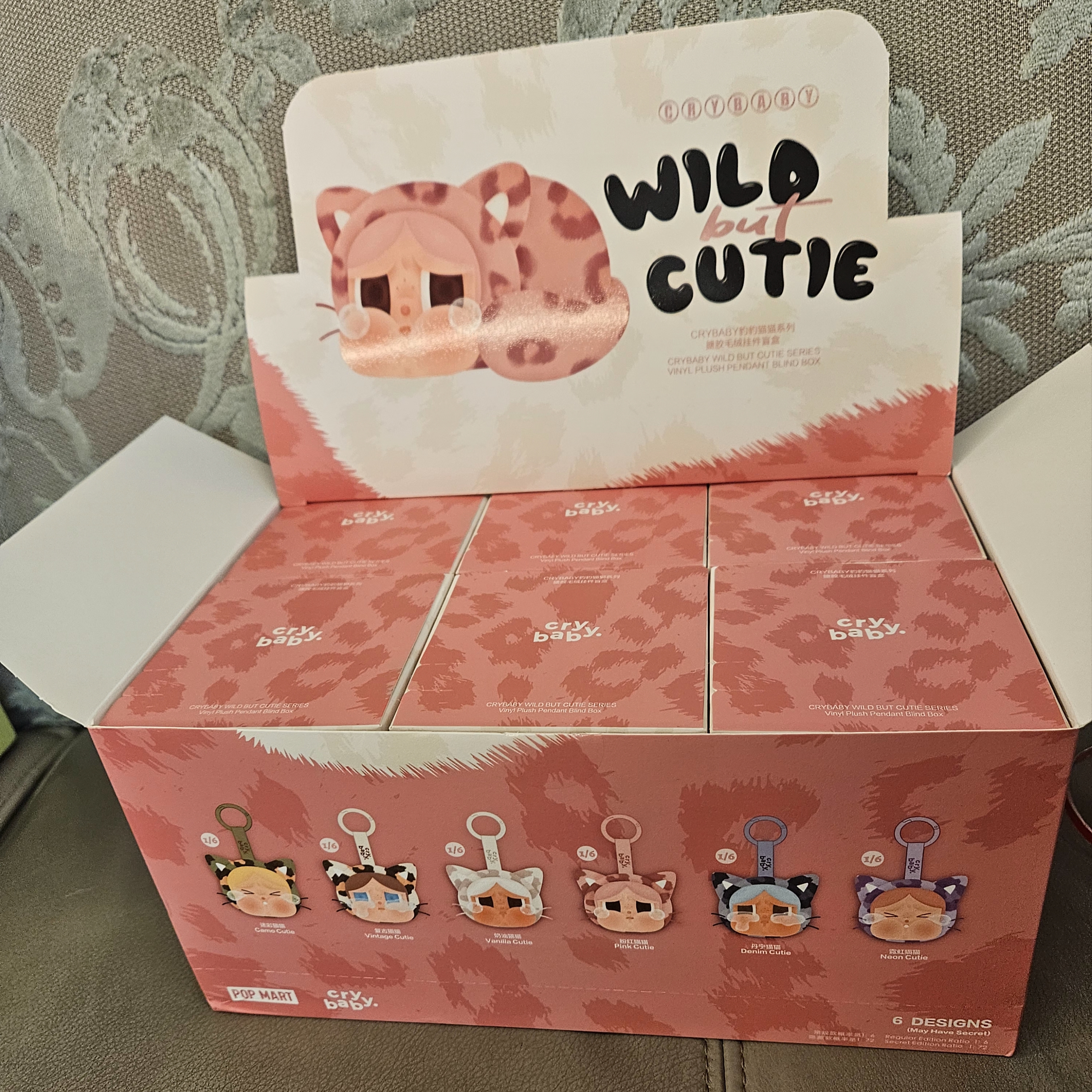 Pop Mart Crybaby Wild But Cutie Series Vinyl Plush Pendant (6 Blind Boxes) 착용 스타일