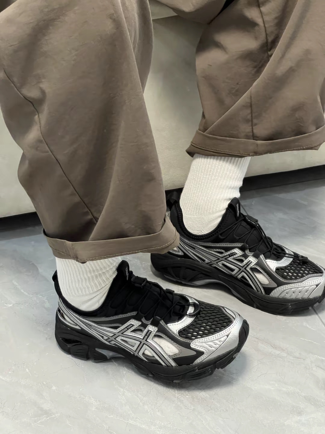 Asics GT-2160 Breeze Black Pure Silver, Salomon RX Marie Jeanne Black 착용 스타일 - 3
