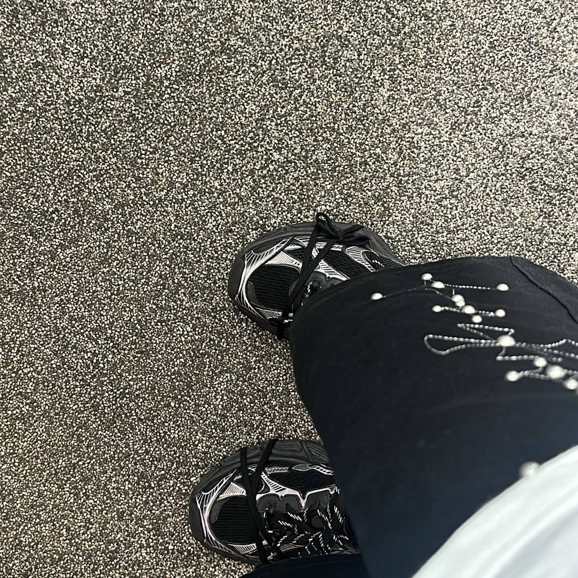 Balenciaga 3XL Sneakers Black White 착용 스타일