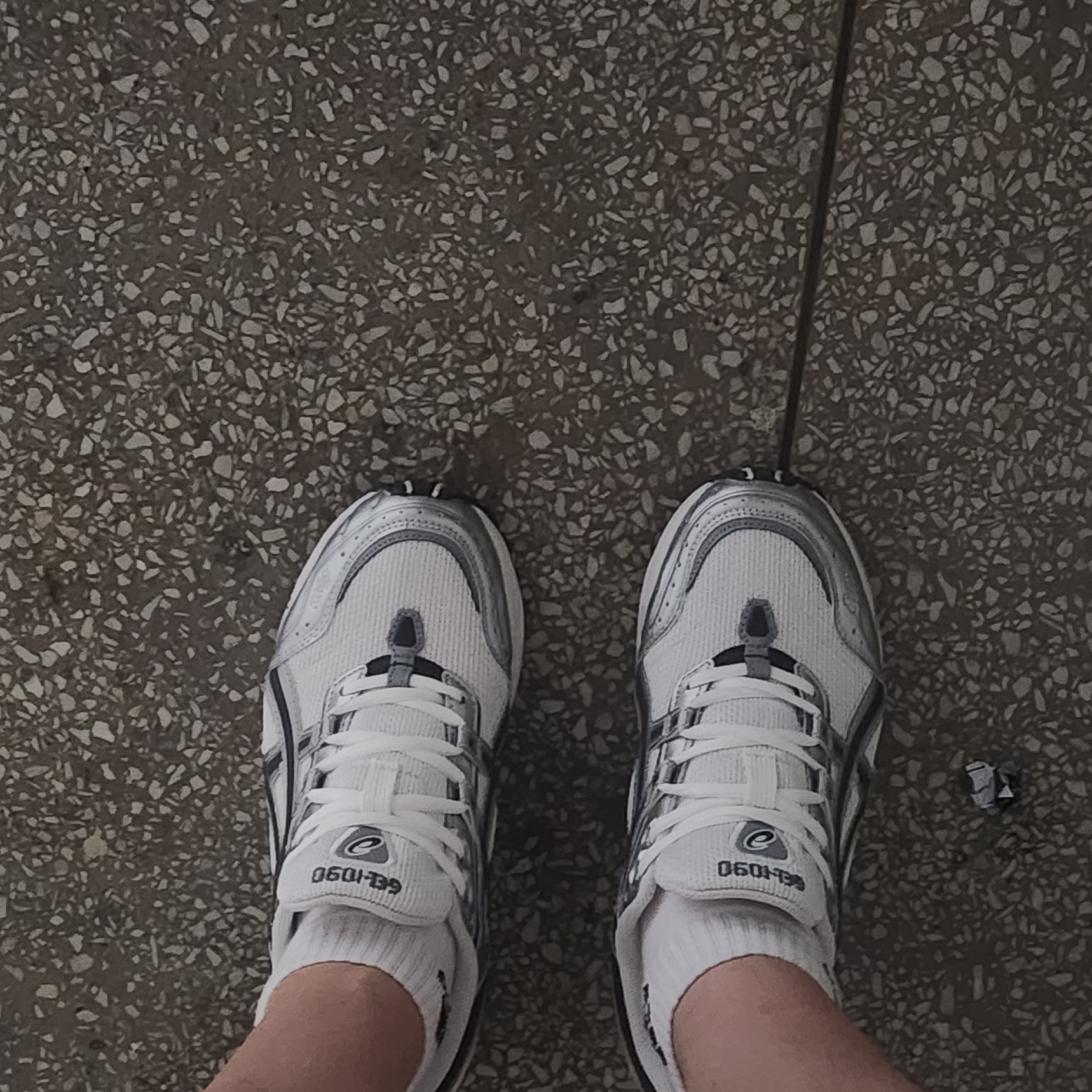 Asics Gel-1090 White Silver 착용 스타일