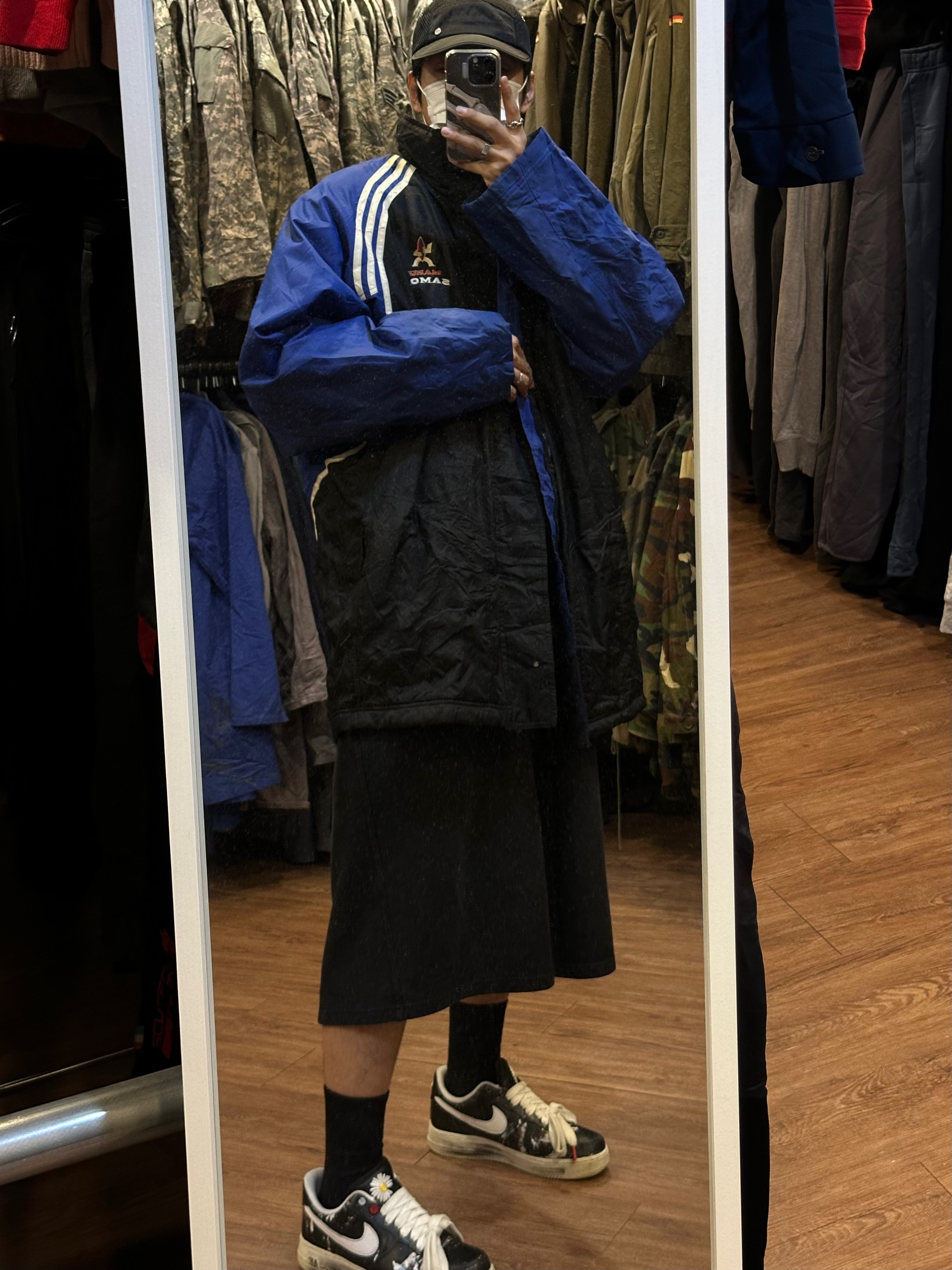 Undermycar MU.127 Classic Logo Brush Washed Sweat Shorts Black, Nike x Peaceminusone Air Force 1 Low Para-Noise 착용 스타일 - 1