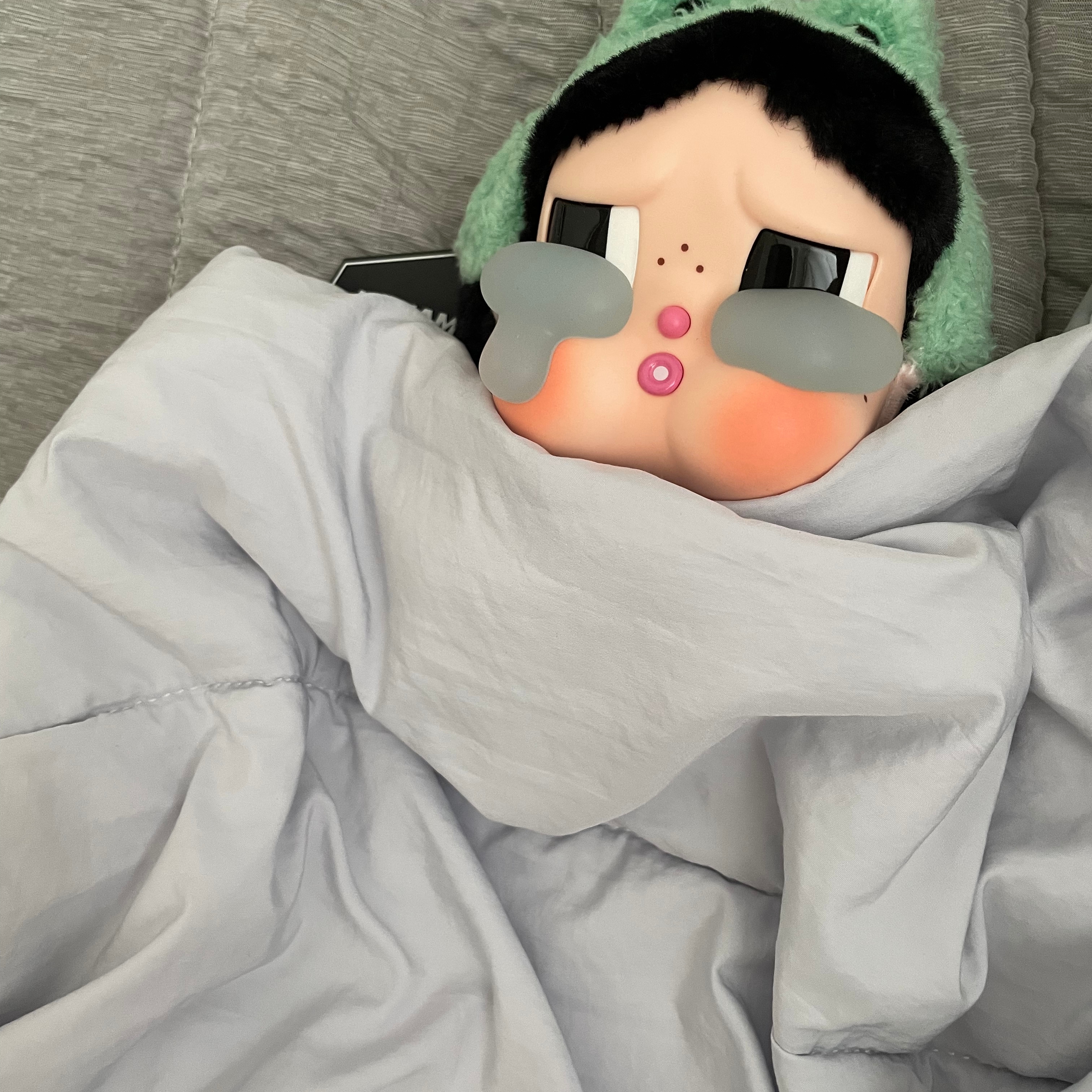 Pop Mart Crybaby Crying Again Series Plush Keyring What A Frog (Opened Case) 착용 스타일