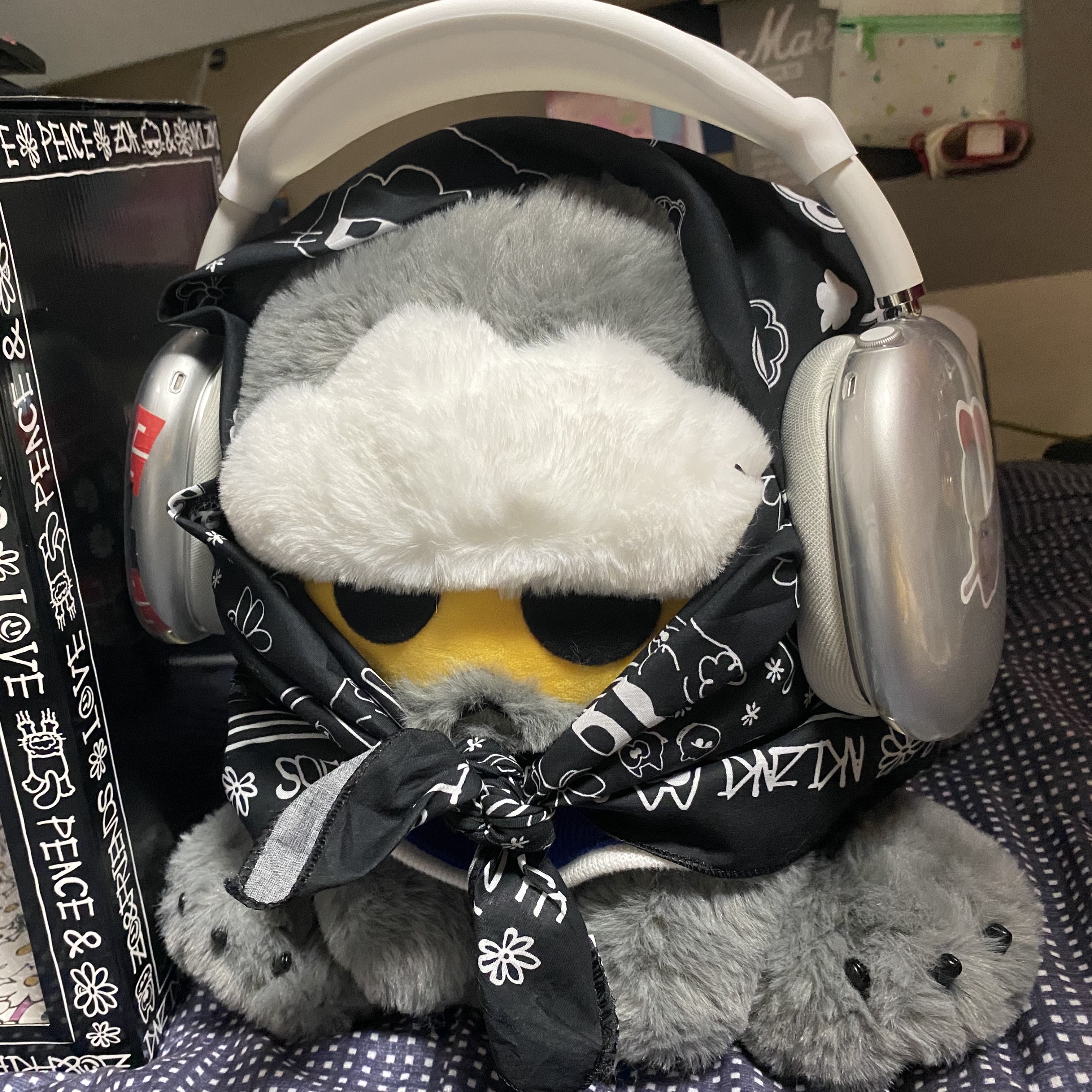 Zo&Friends Zoa Medium Plush Grey, Apple AirPods Max Lightning Silver (Korean Ver.) 착용 스타일 - 1