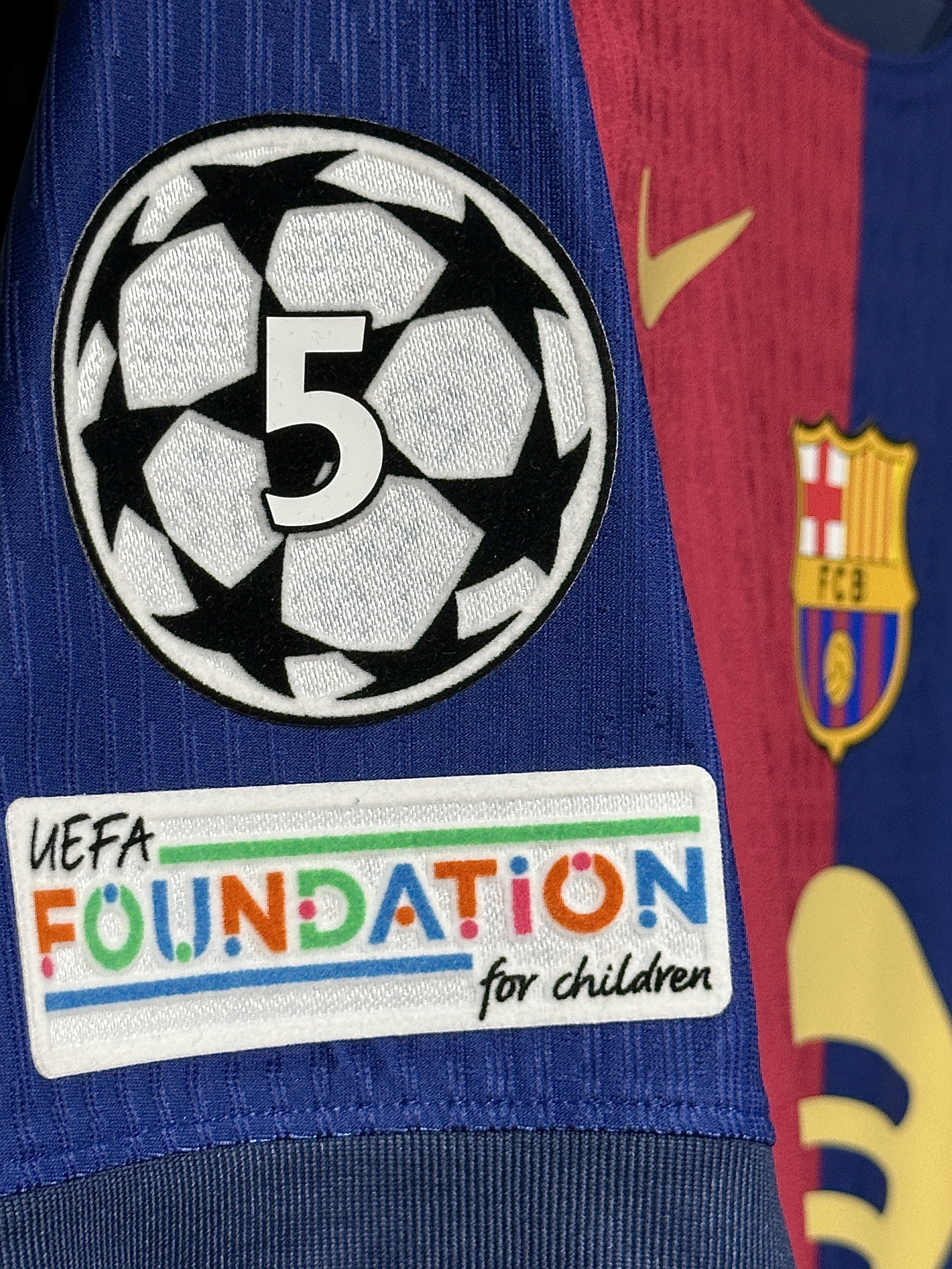 Nike FC Barcelona 2024/25 Dri-Fit Stadium Home Jersey Deep Royal Blue Midnight Navy (Non Marking Ver.), Nike FC Barcelona 2024/25 Dri-Fit ADV Match Home Jersey Deep Royal Blue Noble Red (Non Marking Ver.) 착용 스타일 - 3