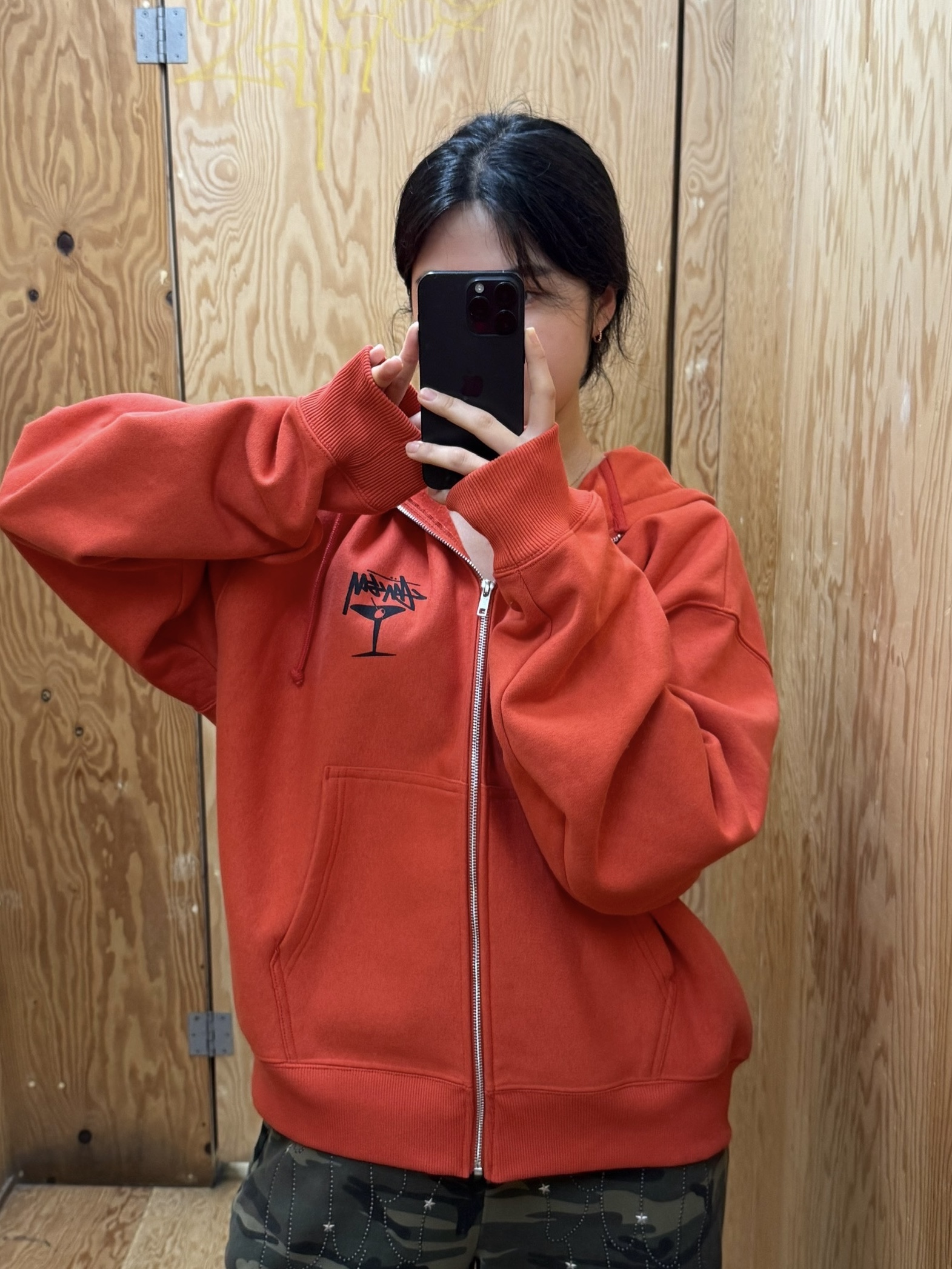 Stussy Martini Zip Hoodie Cayenne 착용 스타일