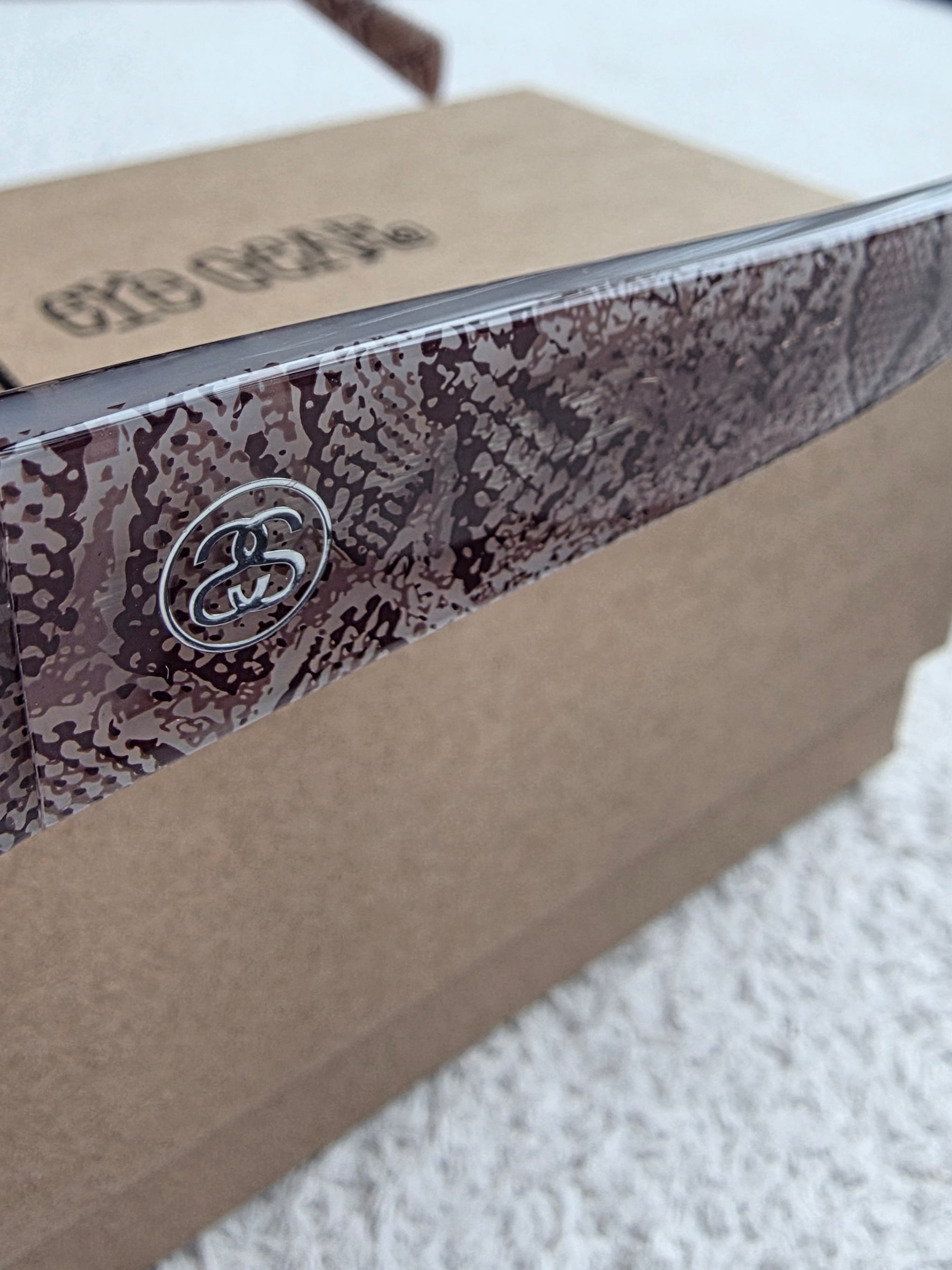 Stussy Landon Sunglasses Snake Skin Brown Lens 착용 스타일 - 2