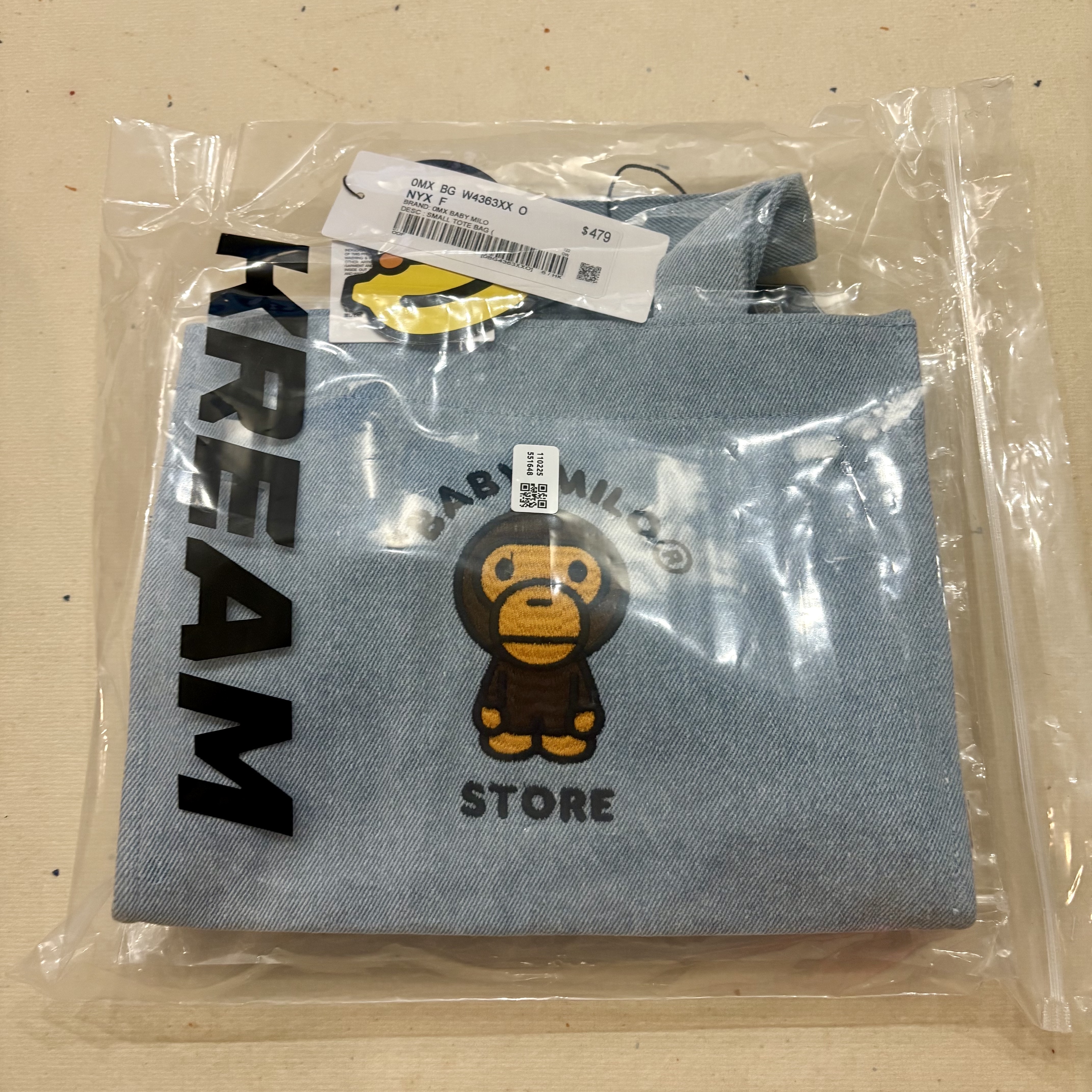 BAPE Baby Milo Denim Small Tote Bag Light Indigo 착용 스타일 - 3